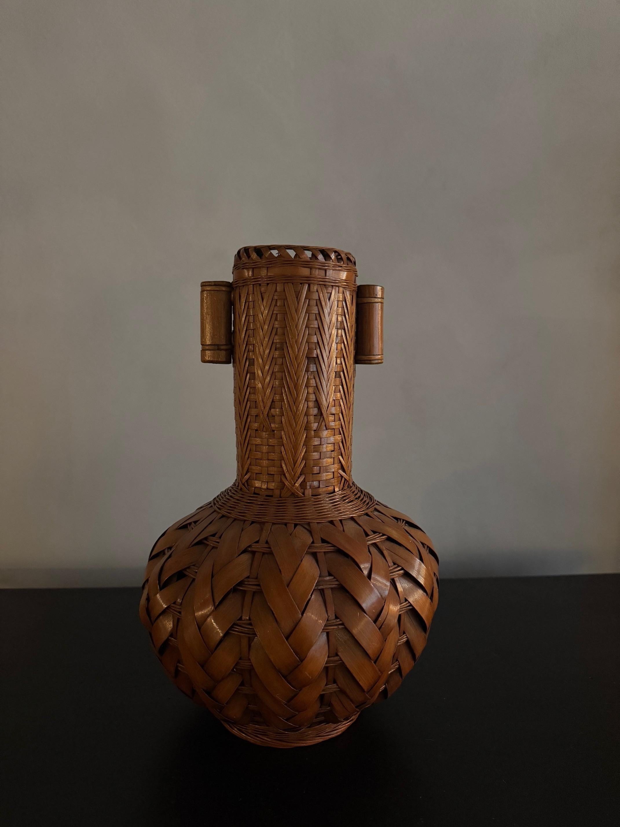 Vase panier Ikebana japonais en bambou Excellent état - En vente à New York, NY