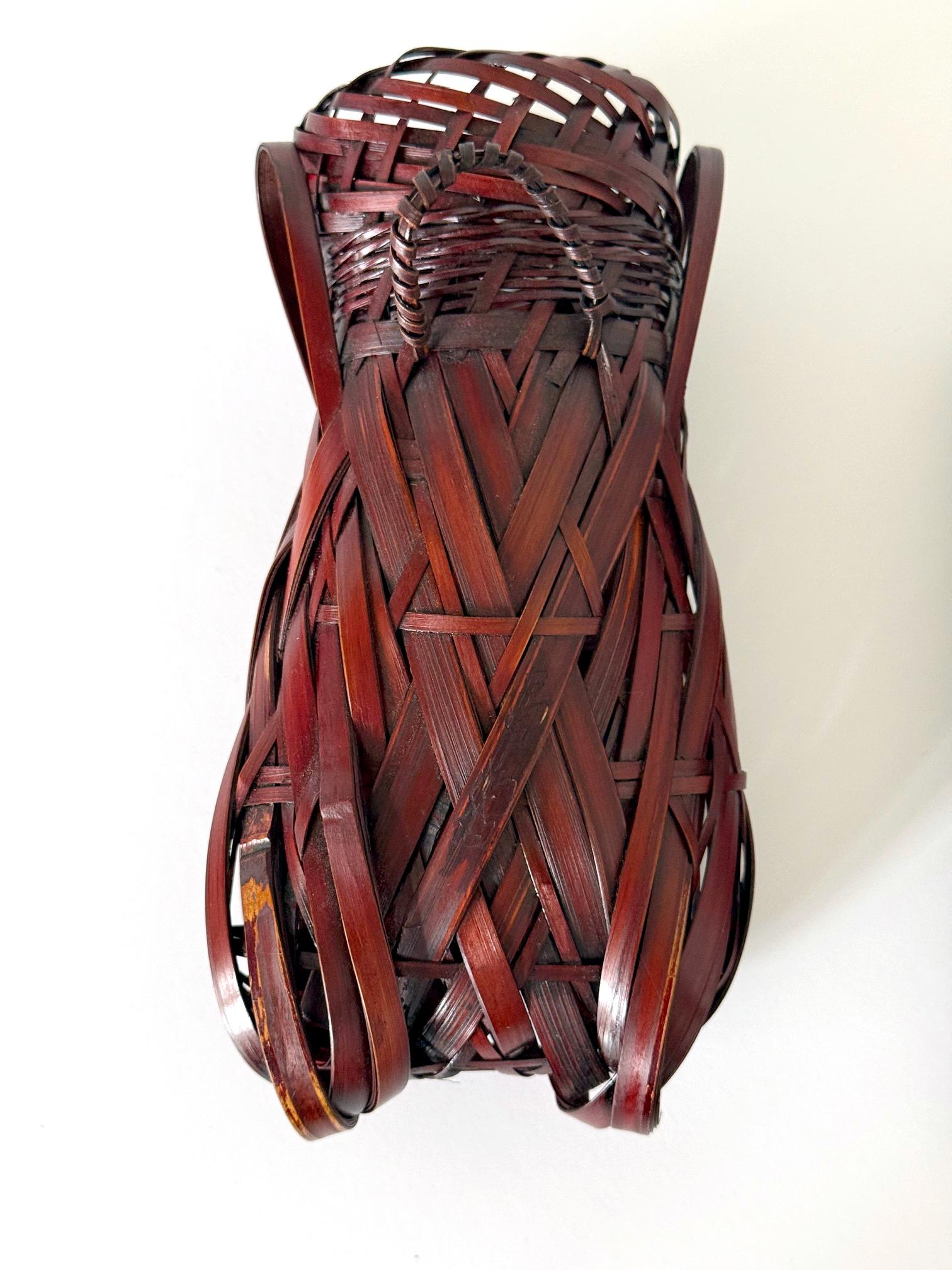 Tissé à la main Panier suspendu en bambou Ikebana par Yufu Shohaku en vente