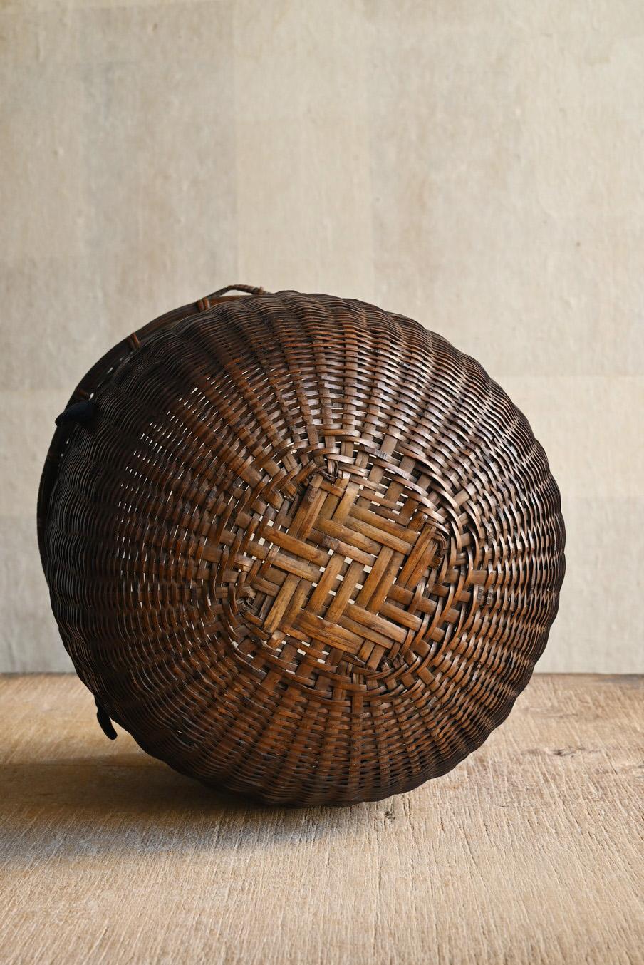 Hand-Woven Japanese Bamboo Knitting Antique Flower Basket / Bamboo Vase/1868-1920