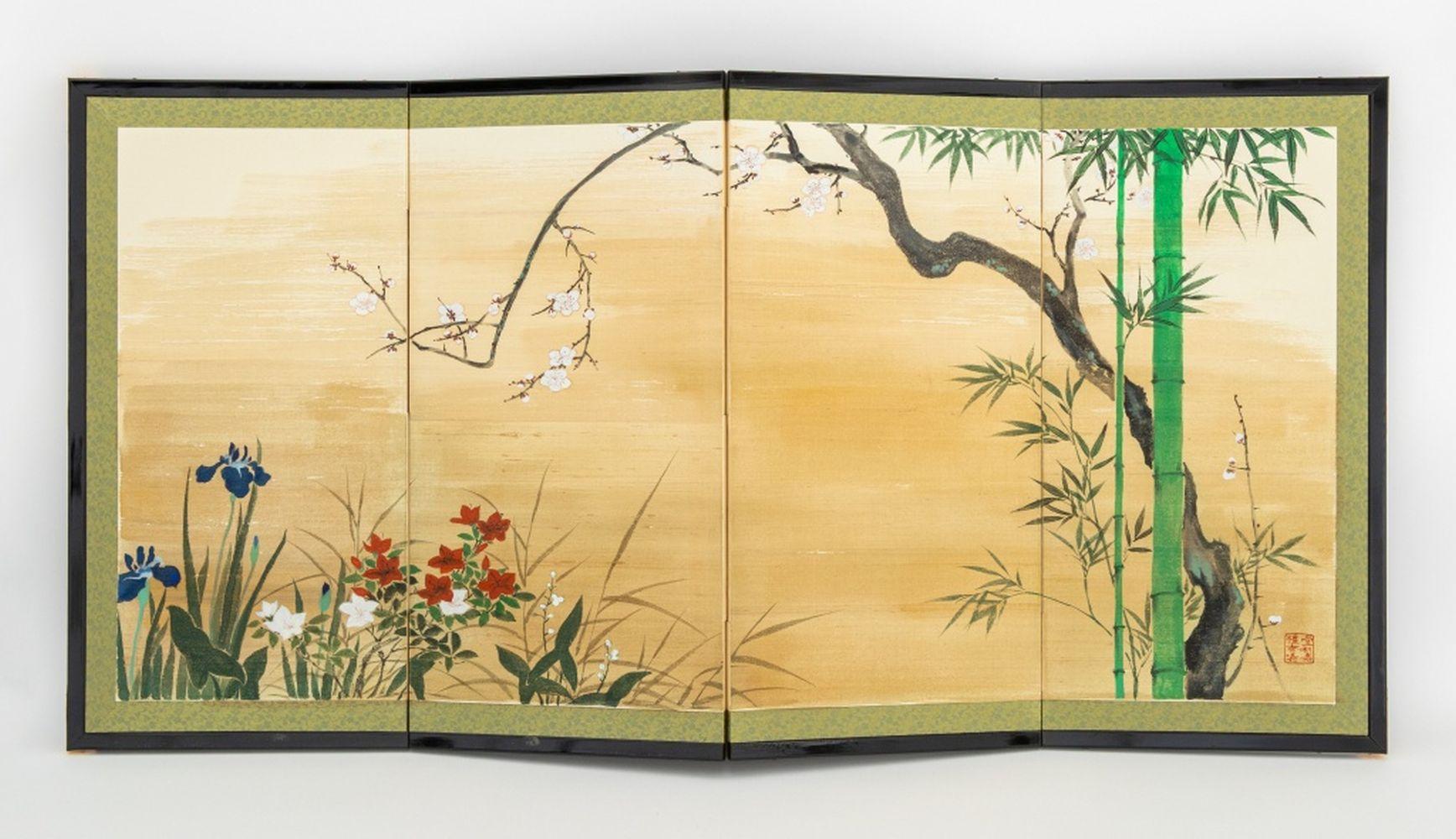 Paravento Byobu giapponese a quattro pannelli con scena di bambù e orchidee, gouache su seta, con marchio a sei caratteri in rosso ferro sul pannello in basso a destra, in cornice di legno ebanizzato. 24