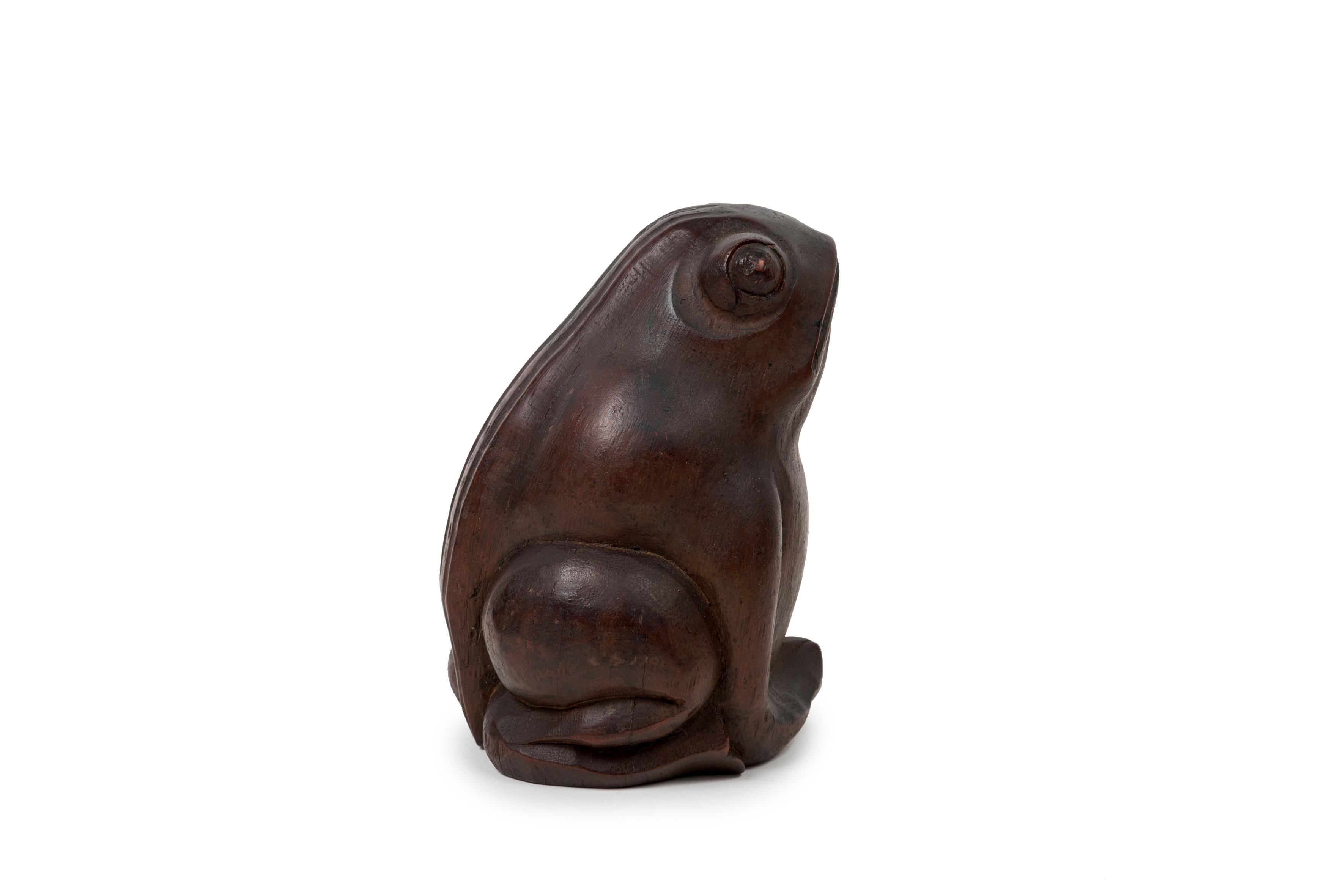Taisho Japanese bamboo sculpture of a seated toad realised in the rhizome For Sale