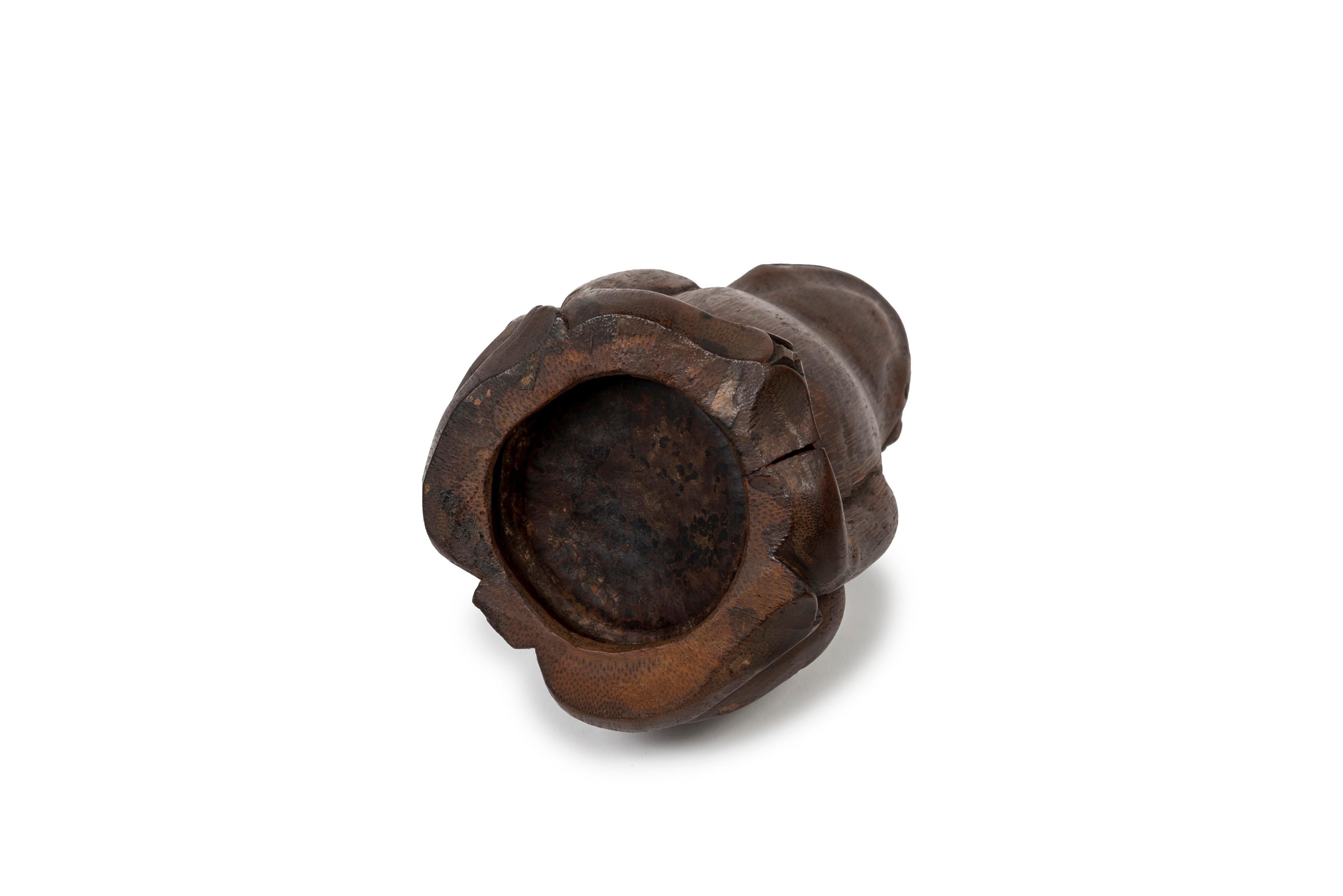 Carved Japanese bamboo sculpture of a seated toad realised in the rhizome For Sale