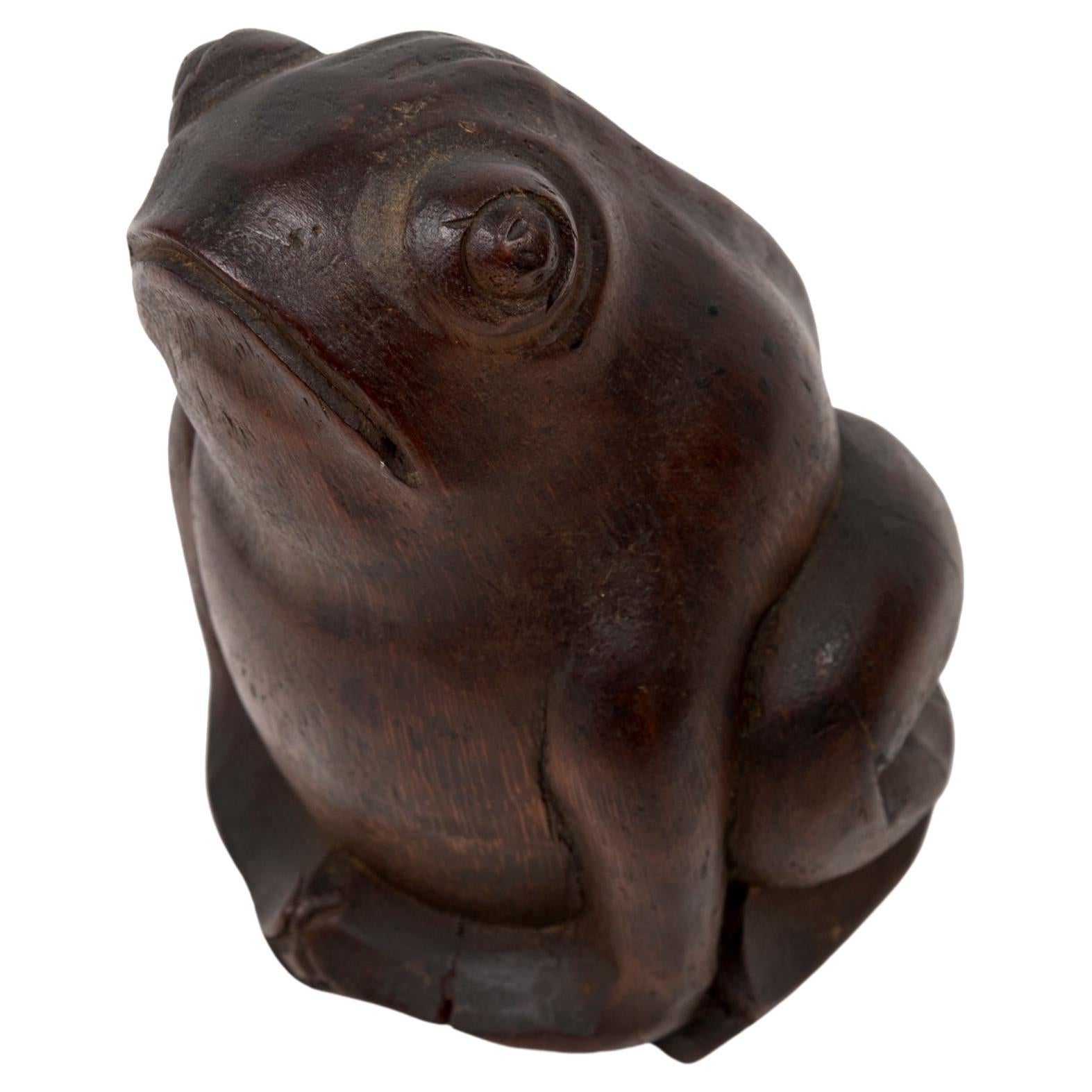 Japanese bamboo sculpture of a seated toad realised in the rhizome For Sale