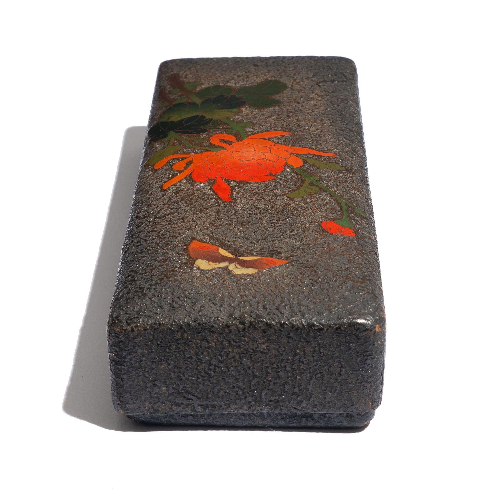 Japanese Bark Textured Lacquer Glove Box, c. 1900 In Good Condition For Sale In Kenilworth, IL