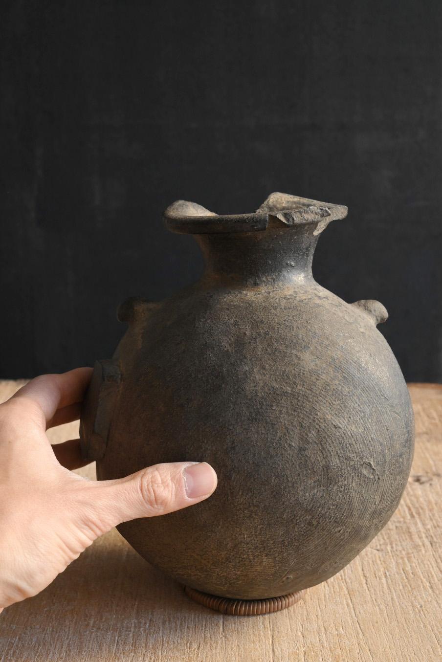 Schöne antike japanische Keramik/Sue-Keramik/Auchkeramik/Um das 9. Jahrhundert/Excavated Vase (Unglasiert) im Angebot