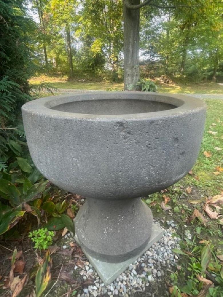Magnifique bassin d'eau et jardinière en pierre ancienne japonaise Tsukubai, unique en vente 1