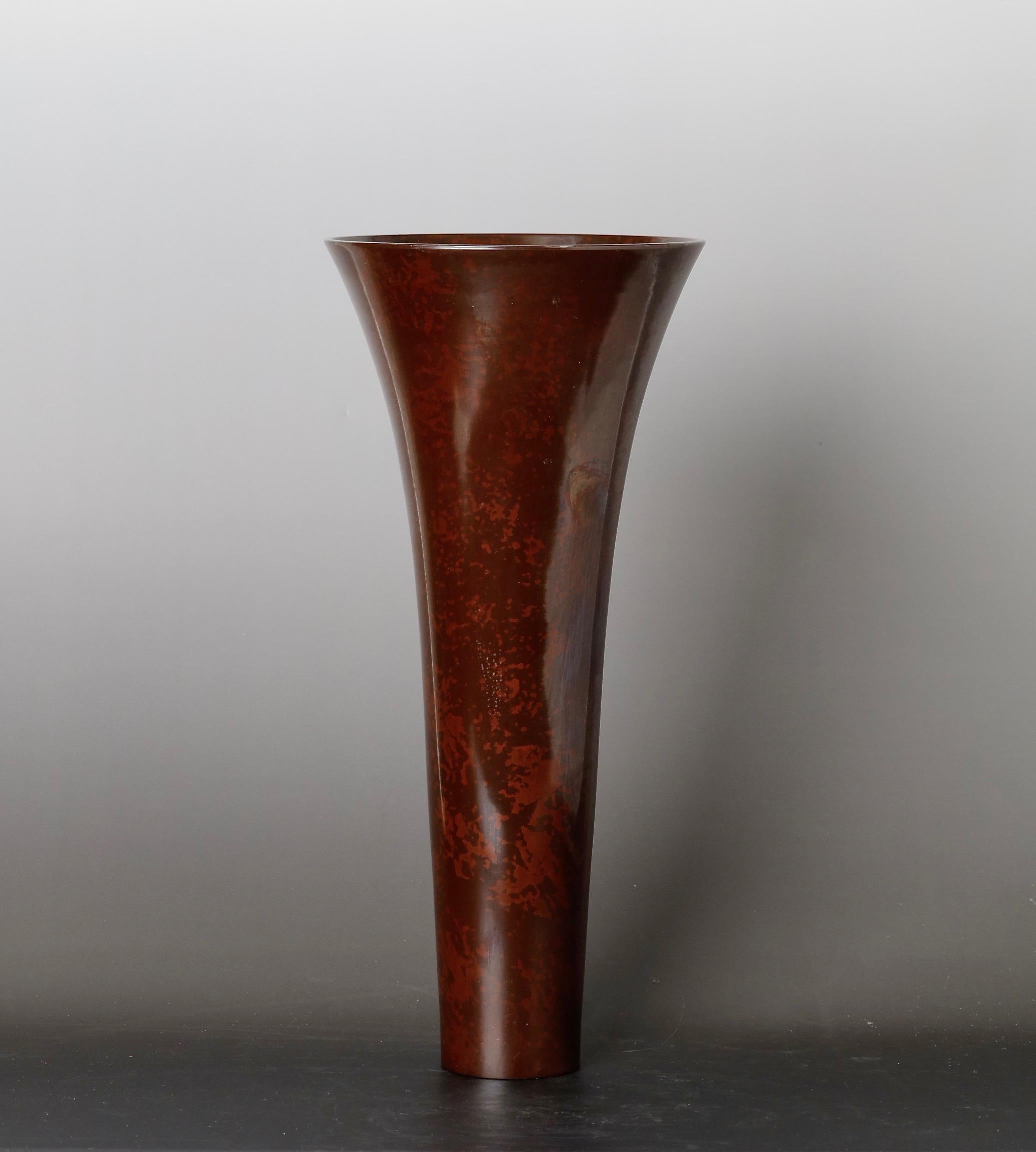 Jarrón Japonés de Bronce de Hermosa Forma siglo XX en venta