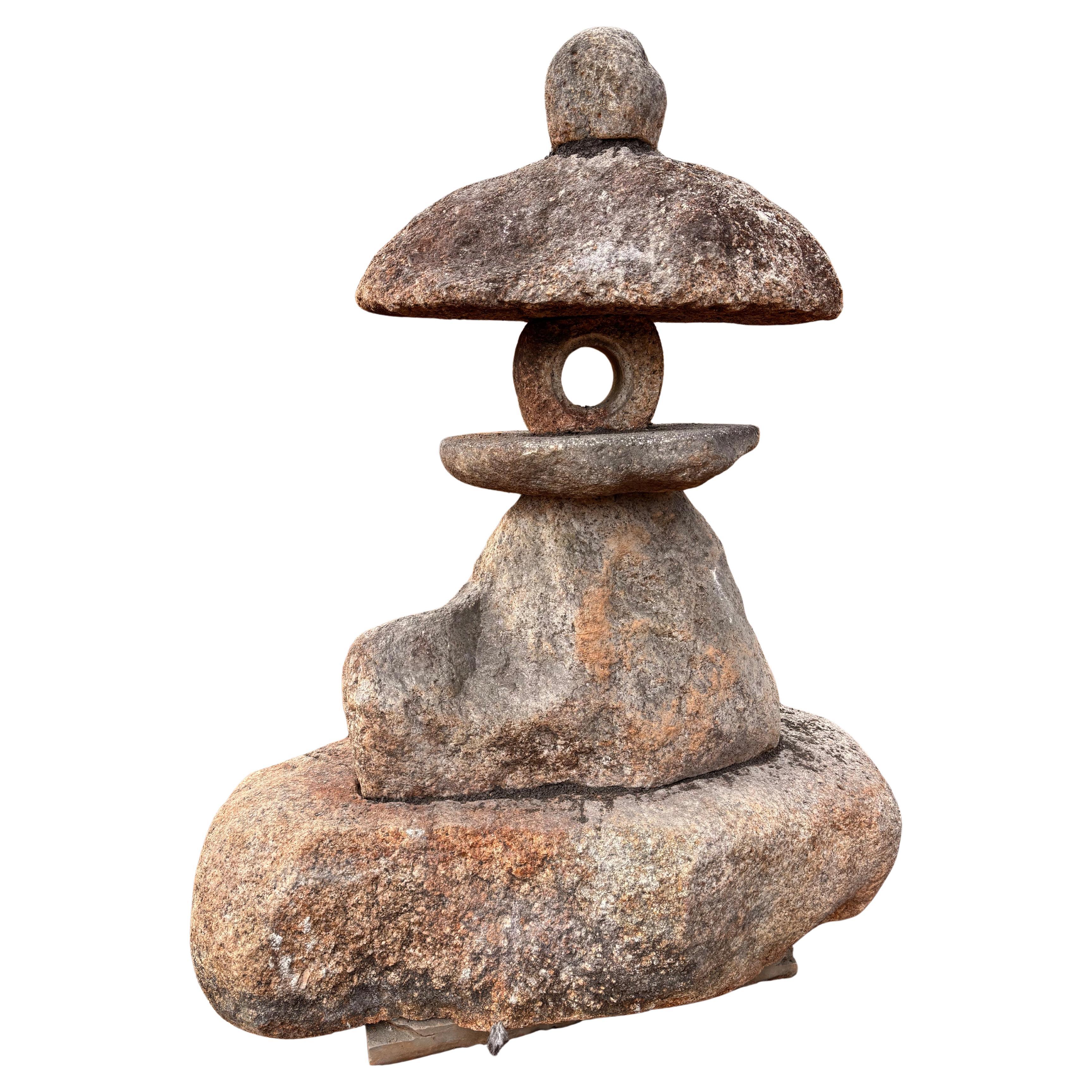 Bellissimo esemplare antico giapponese "Spirit Mountain"  A. Stone Lanterna