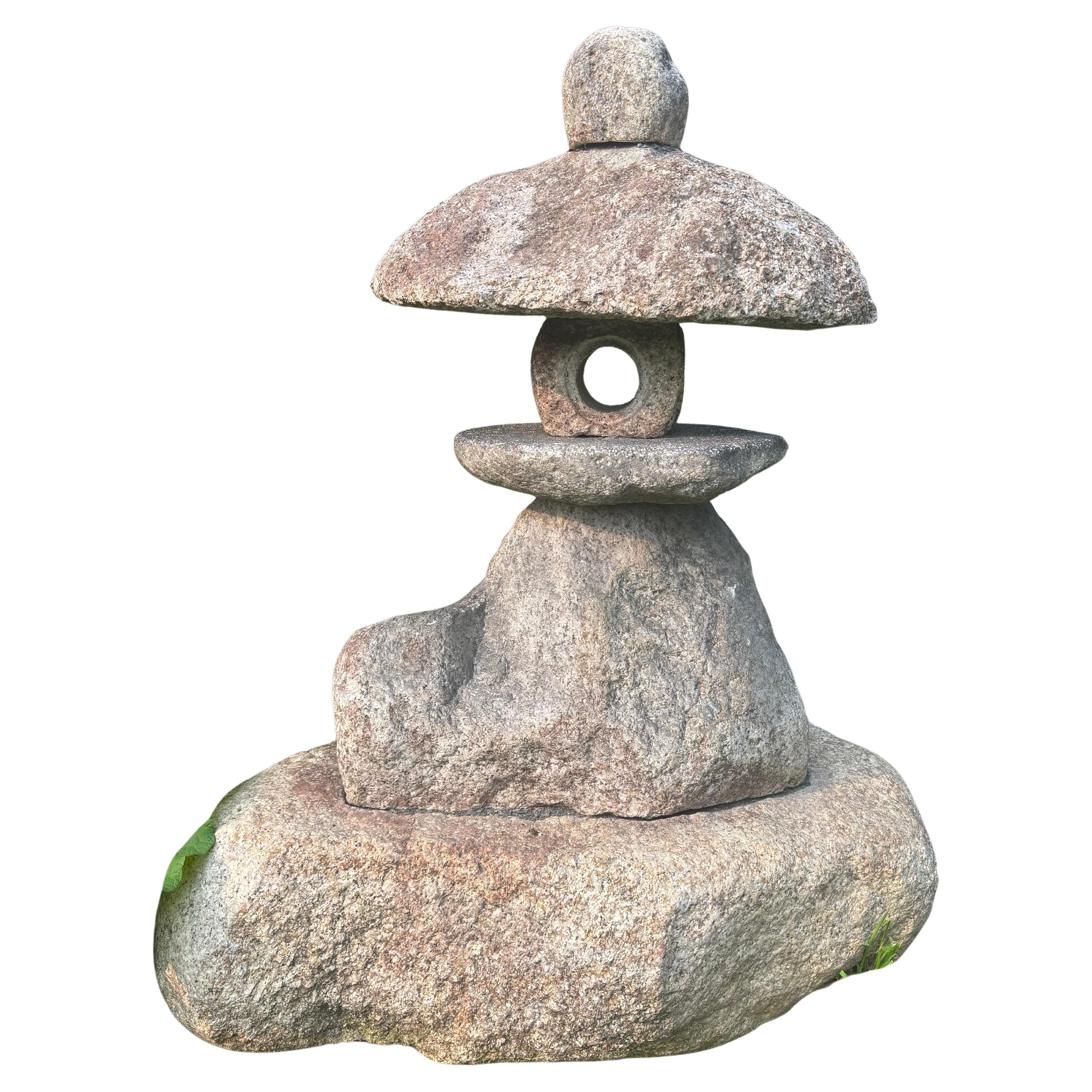 Bellissimo esemplare antico giapponese "Spirit Mountain"  A. Stone Lanterna