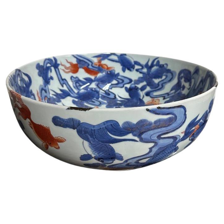Japanische große antike Fischschale in Brillantblau und Weißgold im Angebot 7