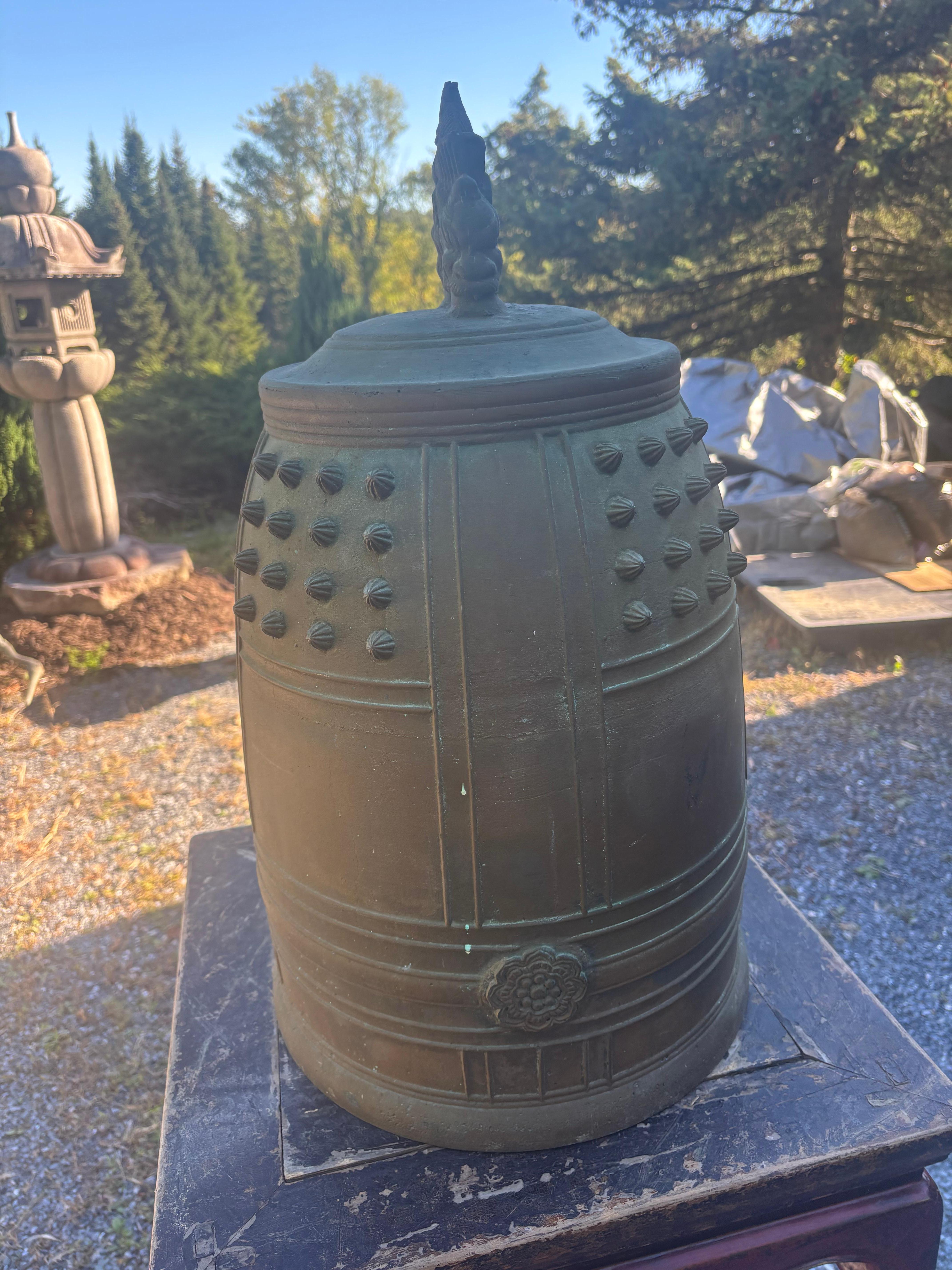 Cloche de temple japonaise en bronze antique à sonorité bleue, 22