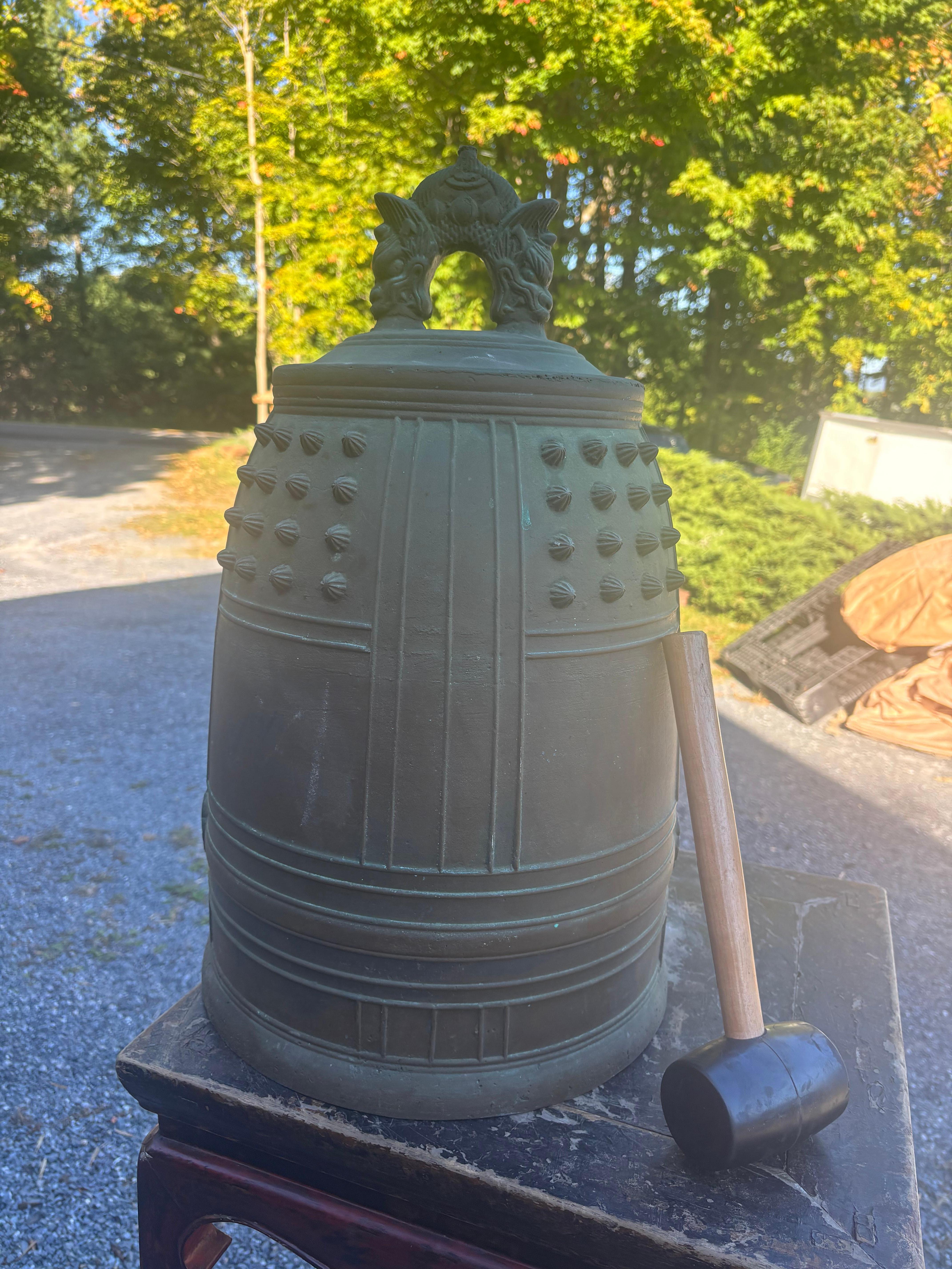 Showa Cloche de temple japonaise en bronze antique à sonorité bleue, 22