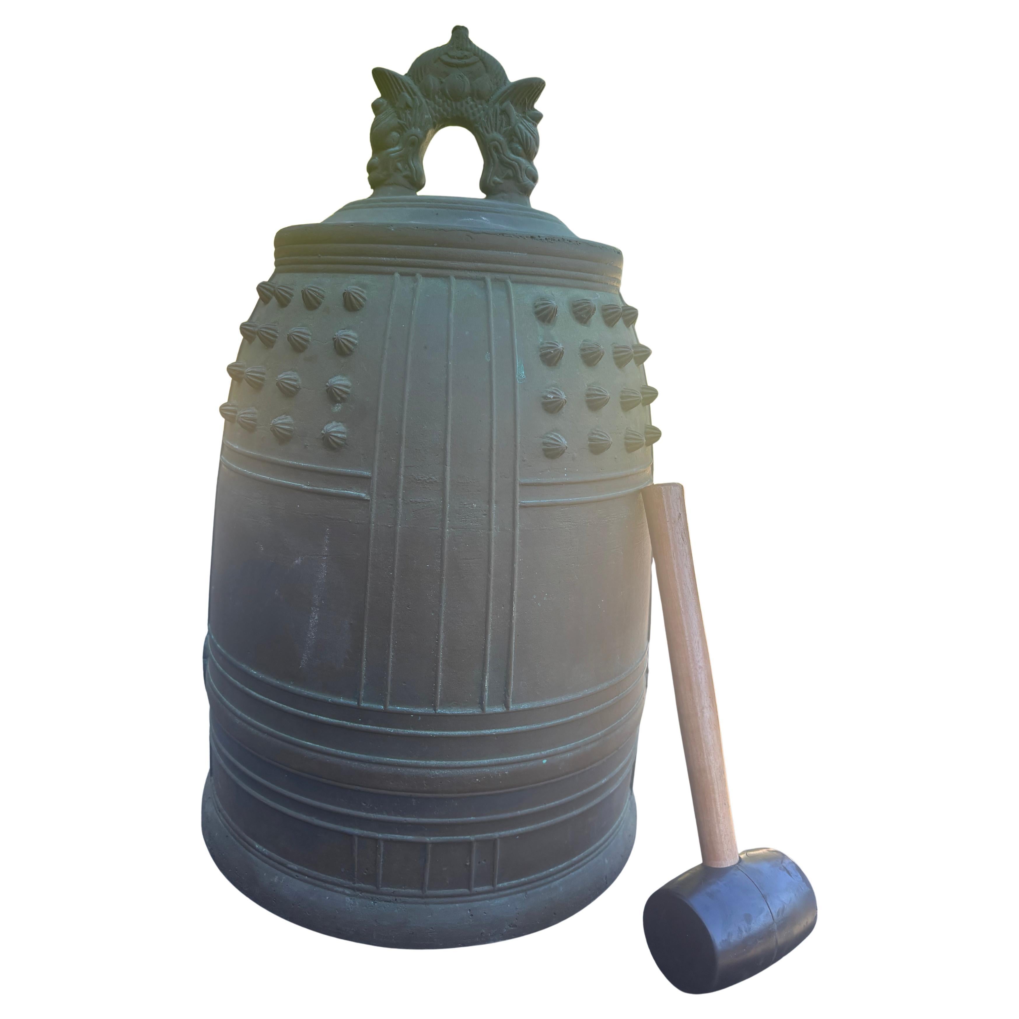 Cloche de temple japonaise en bronze antique à sonorité bleue, 22".