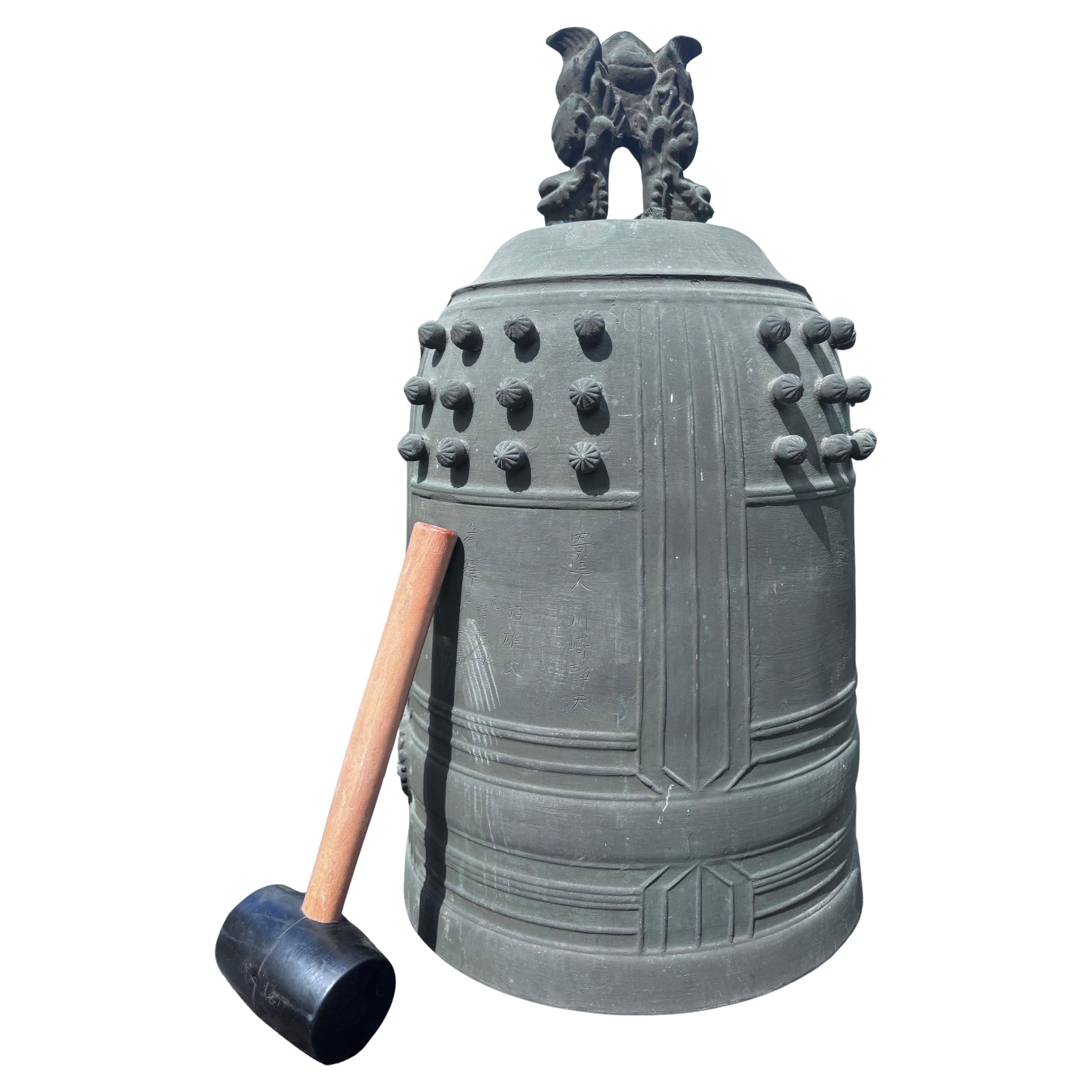 Grande campana da tempio giapponese in bronzo antico con un suono piacevole, firmata, 25".