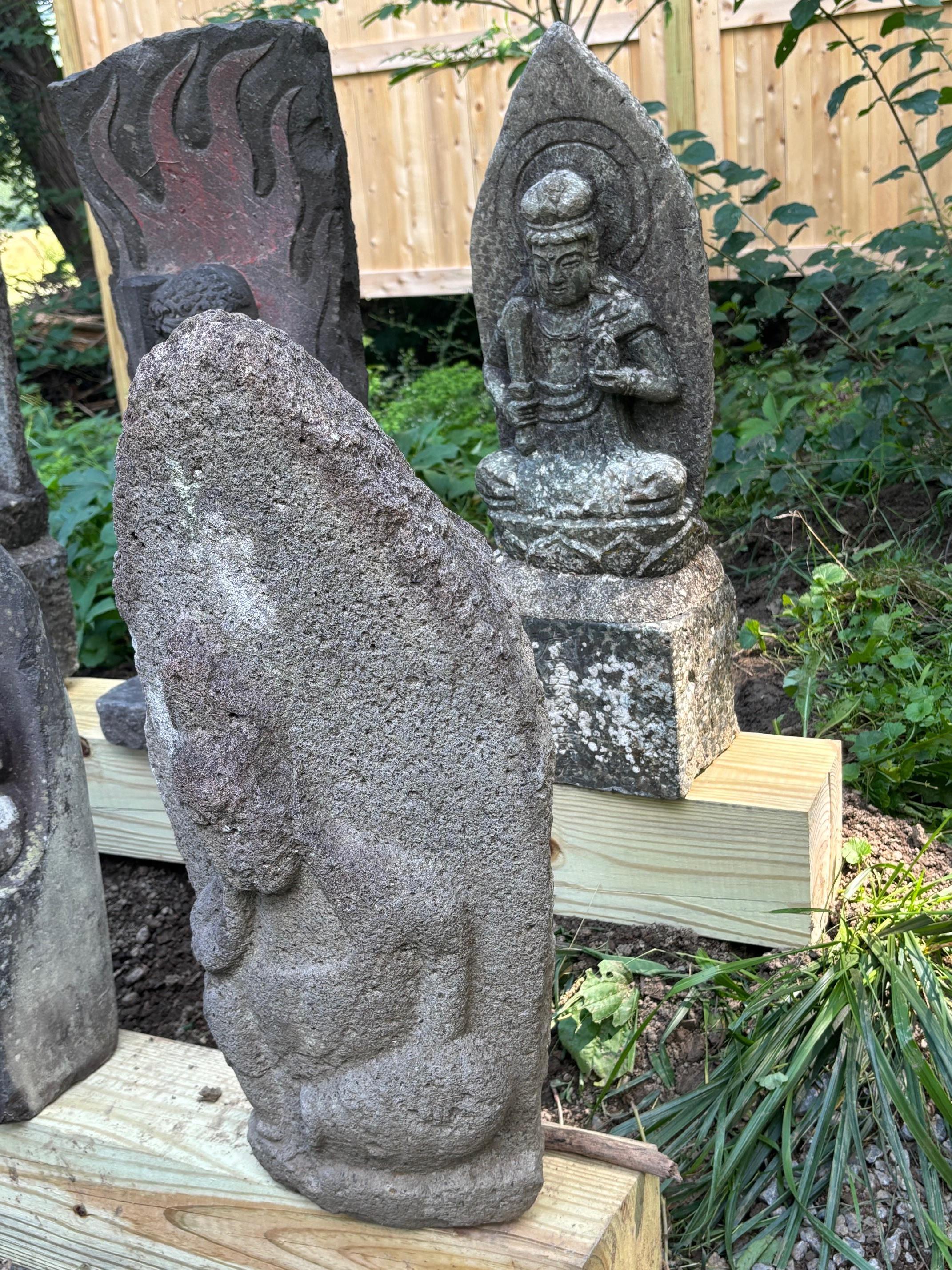 Gran Piedra Antigua Japonesa Jardín Kanon Guan Yin en Ease Real S. XIX 24 Pulgadas en venta 4