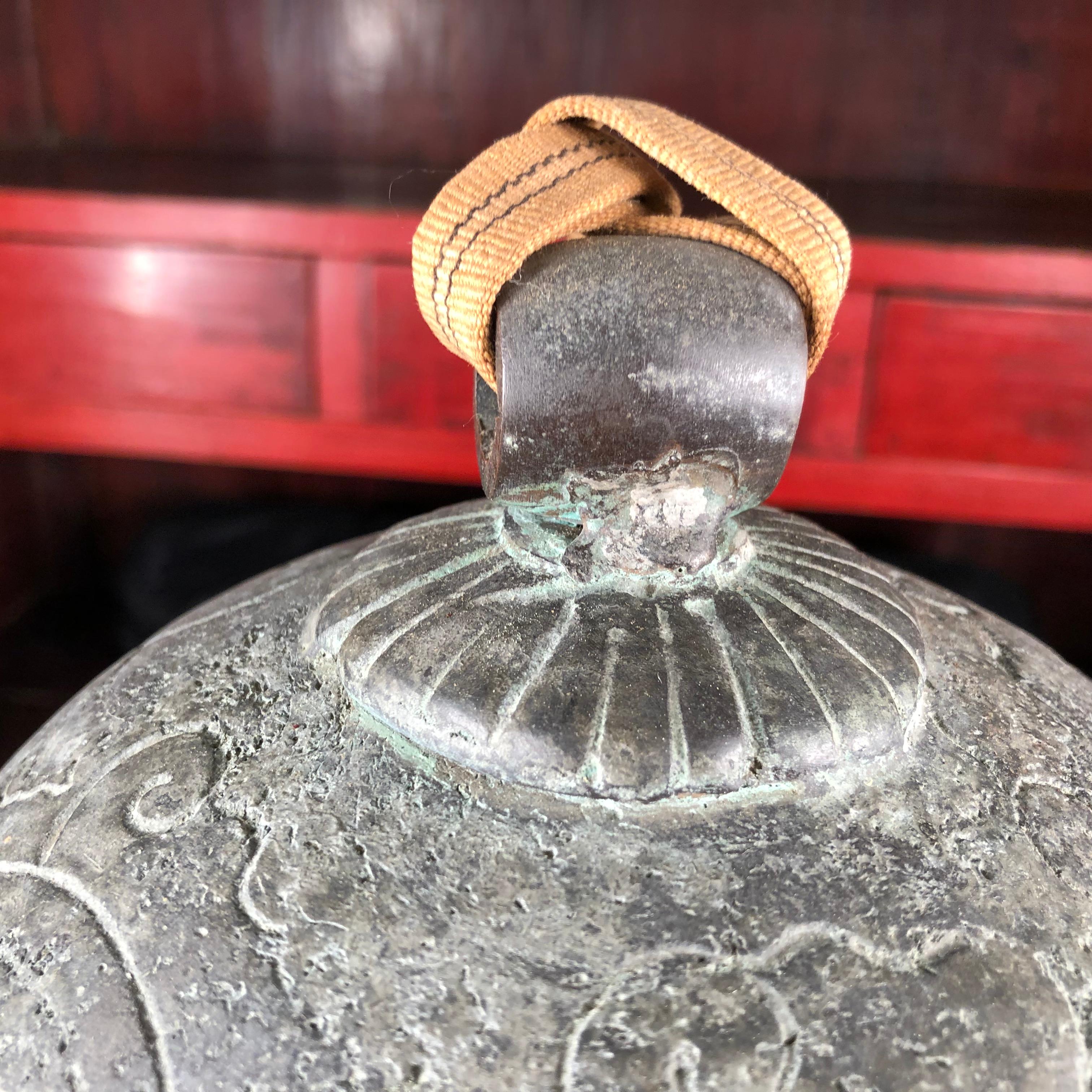 Japanese Big Bold Antique Shinto Suzu Temple Bell Rare Find and Signed In Good Condition In South Burlington, VT