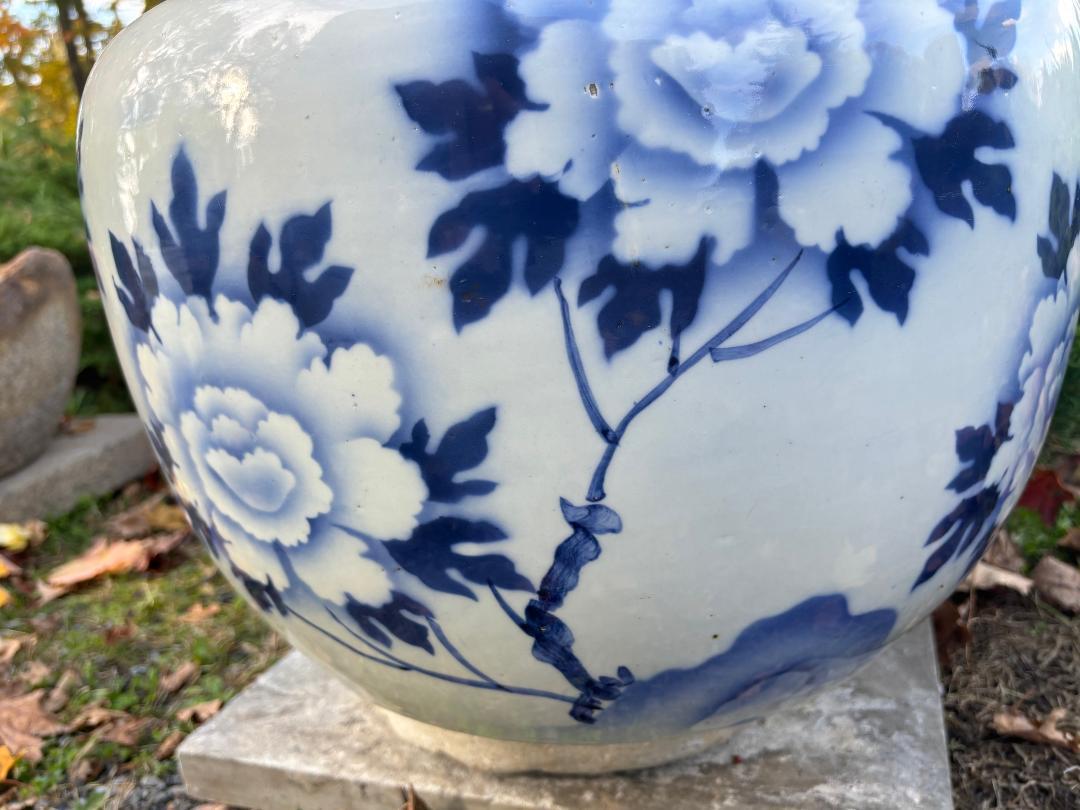 Céramique Bol jardinière japonaise à fleurs bleues et blanches brillantes
