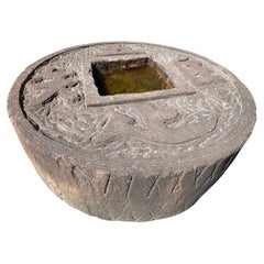 Grande pièce de monnaie ancienne japonaise Prosperity Coin Motif Stone Water Basin Zenigata Tsukubai