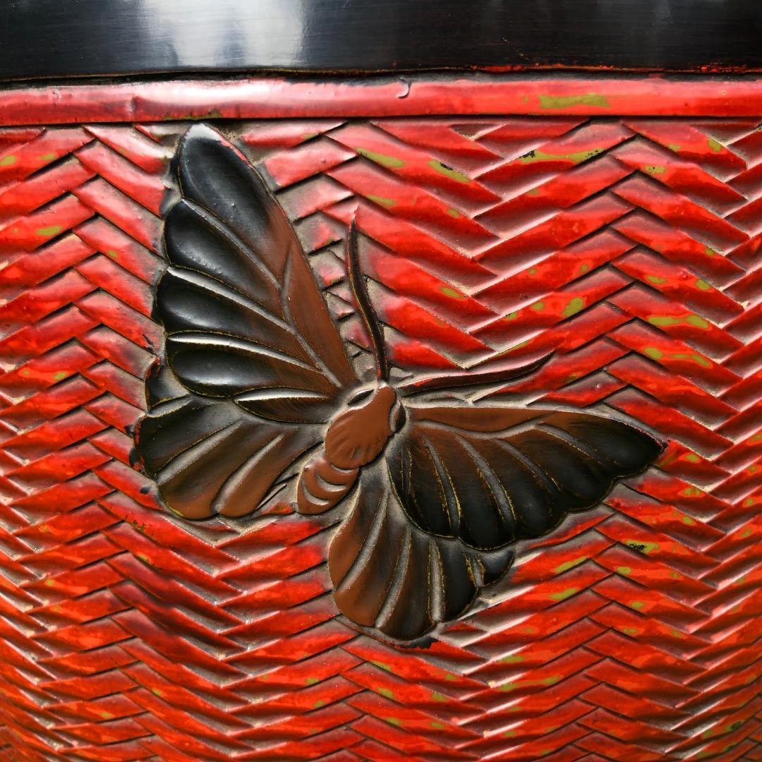 From our recent Japanese Acquisition Travels

Come these glistening antique red lacquer 