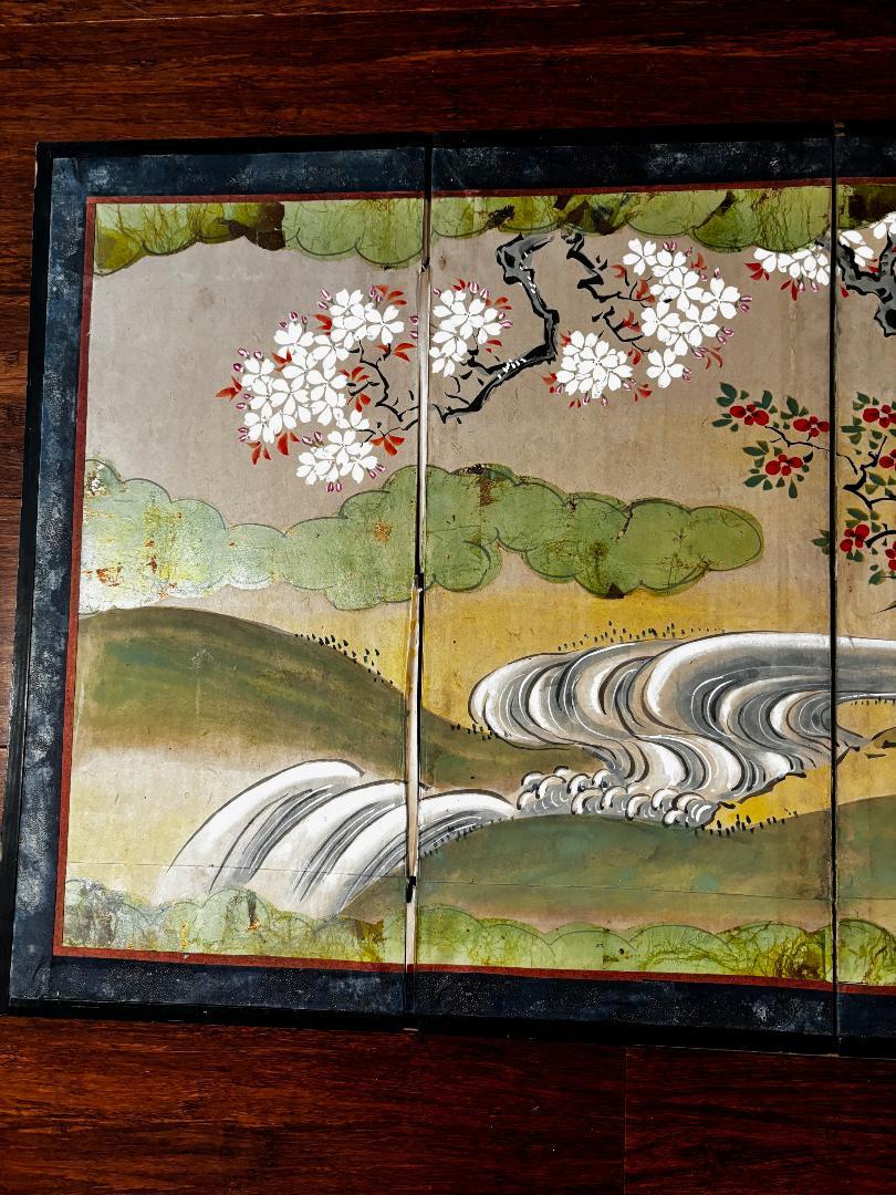 Japanische Vögel, Bambus, und Pflaumenbaum Sommerzeit Bildschirm (Meiji-Periode) im Angebot
