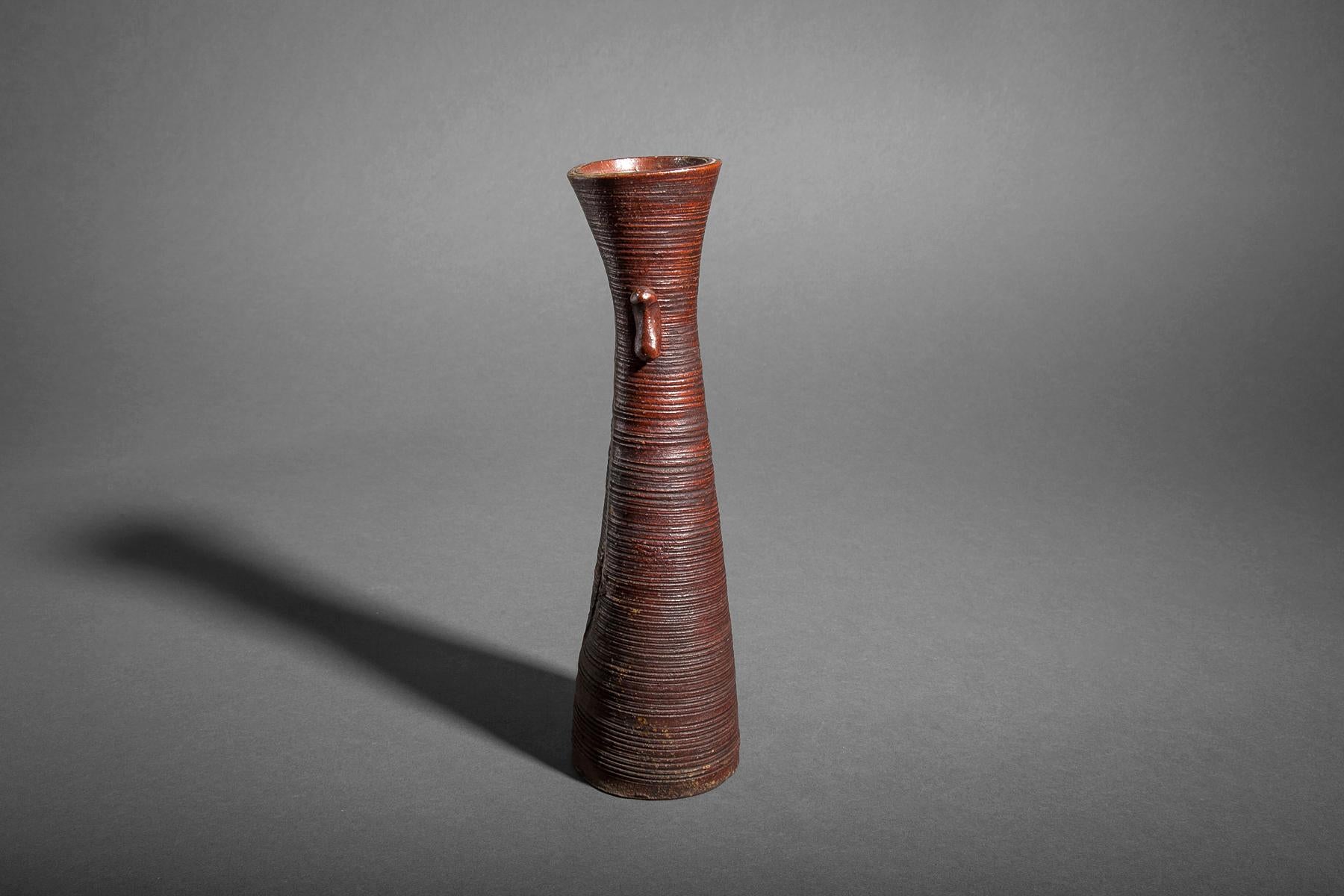 Japanische japanische Bizen-Blumenvase (Meiji-Periode) im Angebot