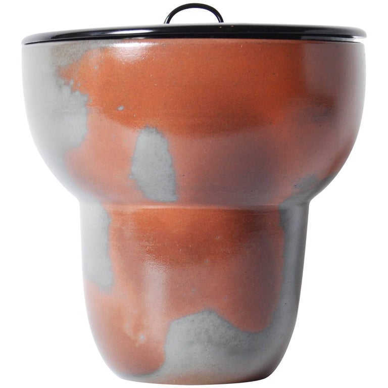 Japanese Bizen Pottery Mizusashi with Mottled Glaze and Black Lacquer