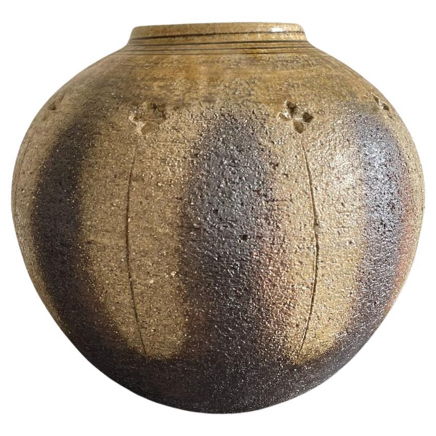 Japanische Steingutvase im Bizen-Stil mit Ofenmarke, Mitte 20. im Angebot