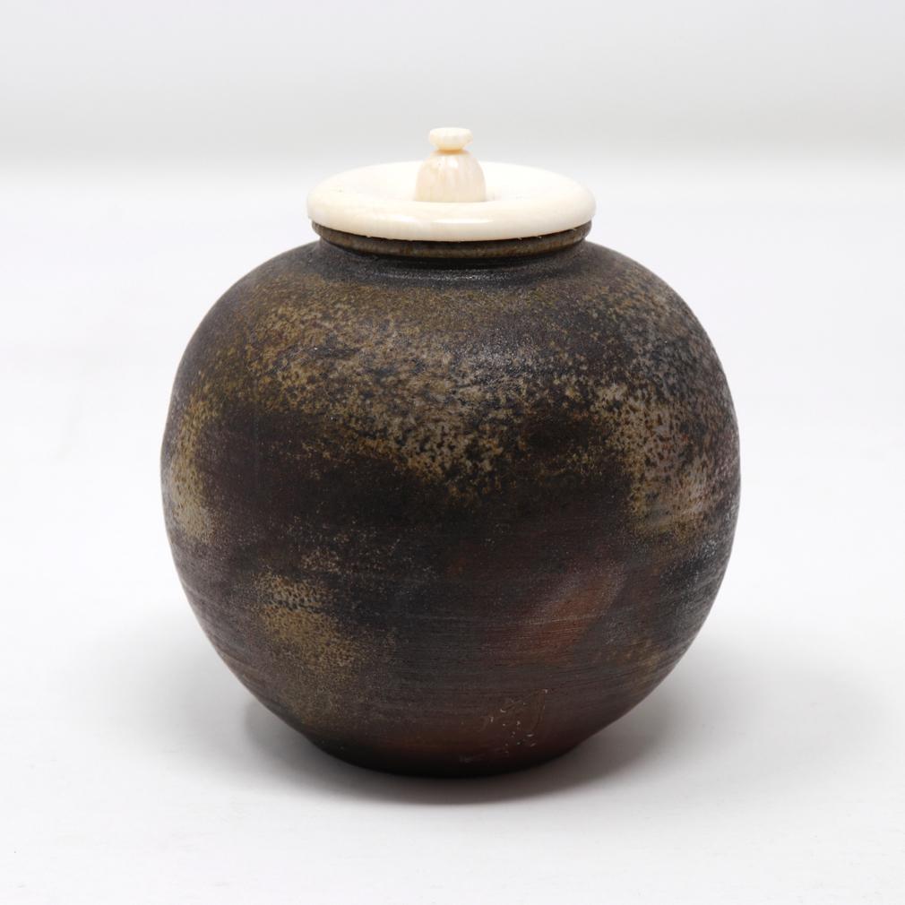 Ceramic Japanese Bizen ware bunrin chaire by Toho Kimura For Sale
