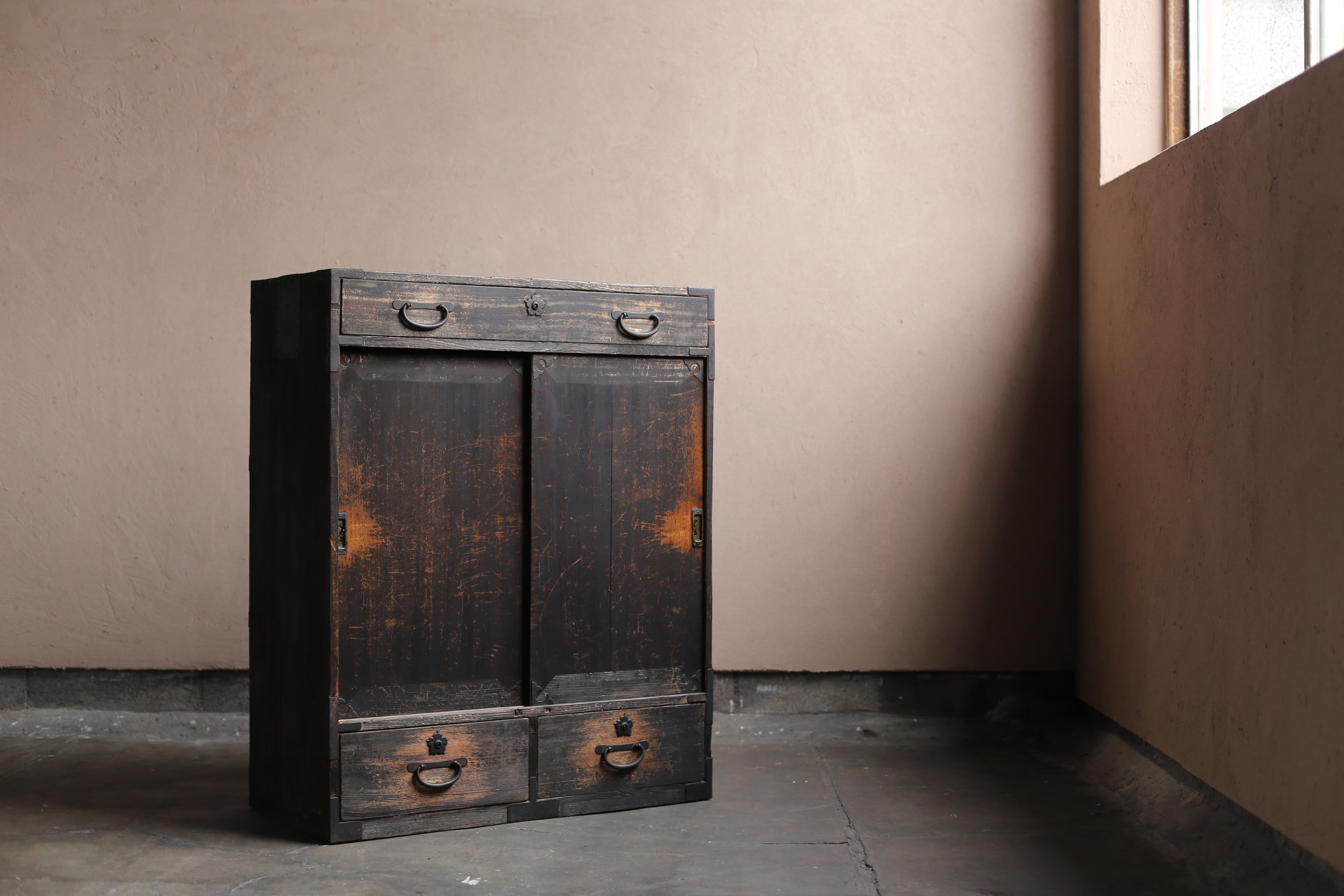 BK Tansu Japonés 1920-1940 / Periodo Showa / Aparador Wabi sabi Carpintería en venta