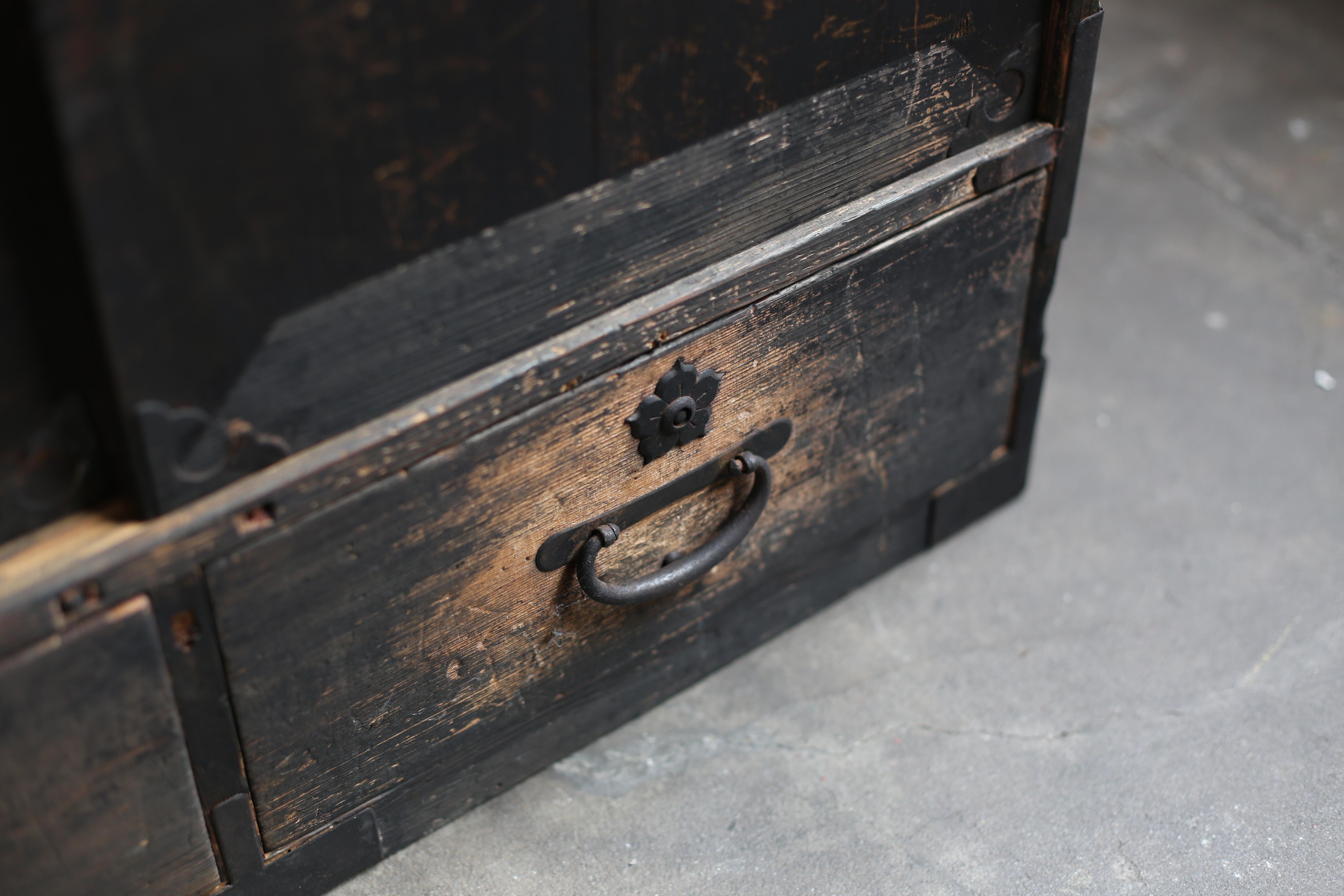 BK Tansu Japonés 1920-1940 / Periodo Showa / Aparador Wabi sabi en venta 2