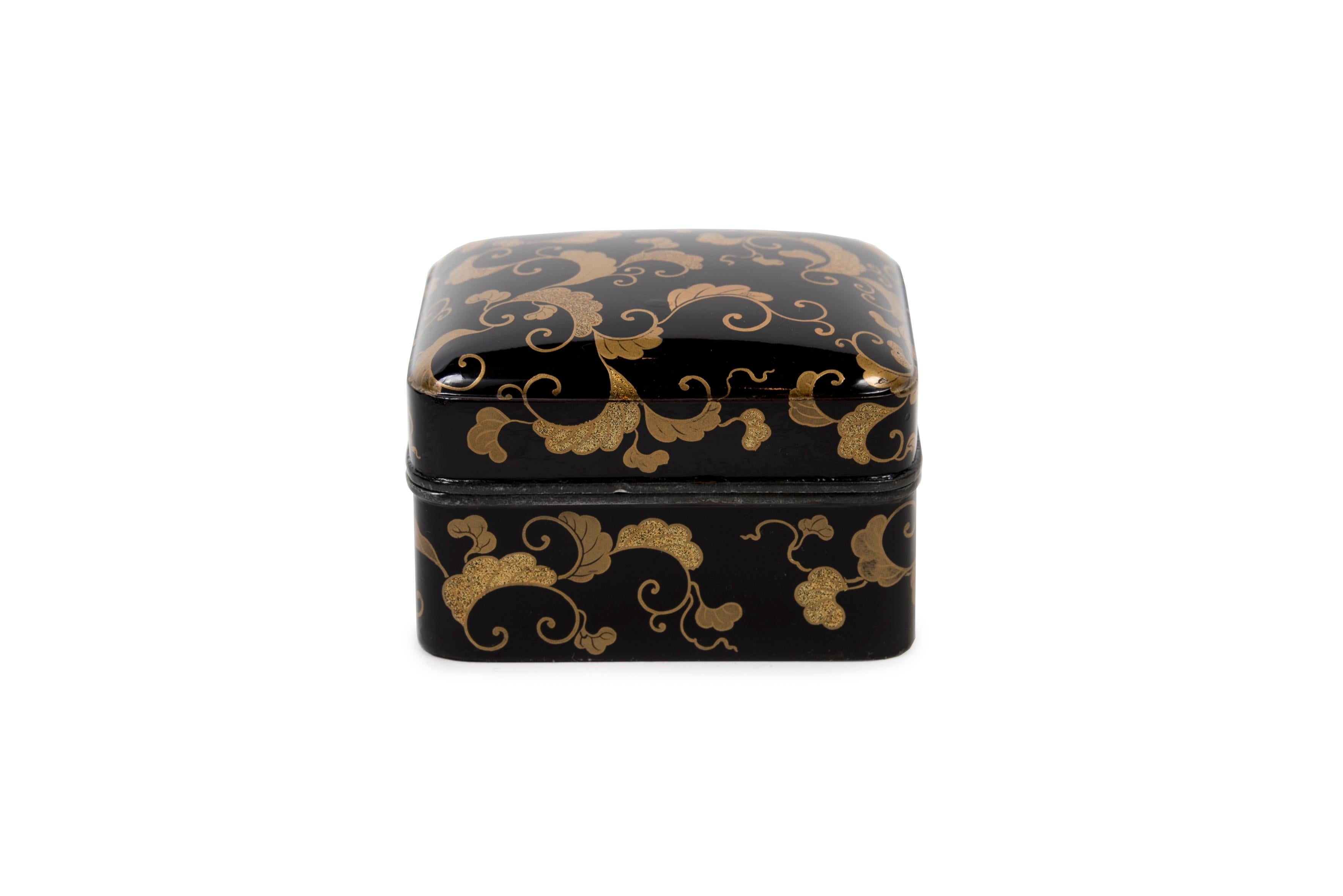 Kobako box decorated with stylized foliage in black and gold hiramaki-e lacquer. The motif is karakusa, a growing plant extending in all directions. It symbols prosperity and longevity.
Interior is lined with a floral fabric and topped with a pewter