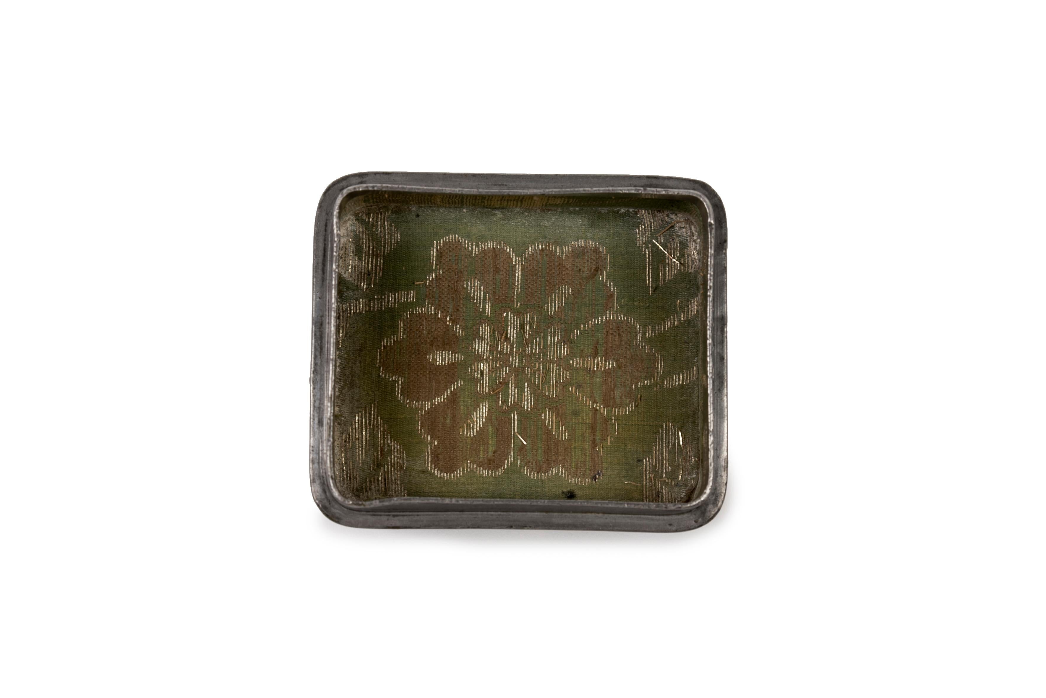 19th Century Japanese black and gold foliage kobako