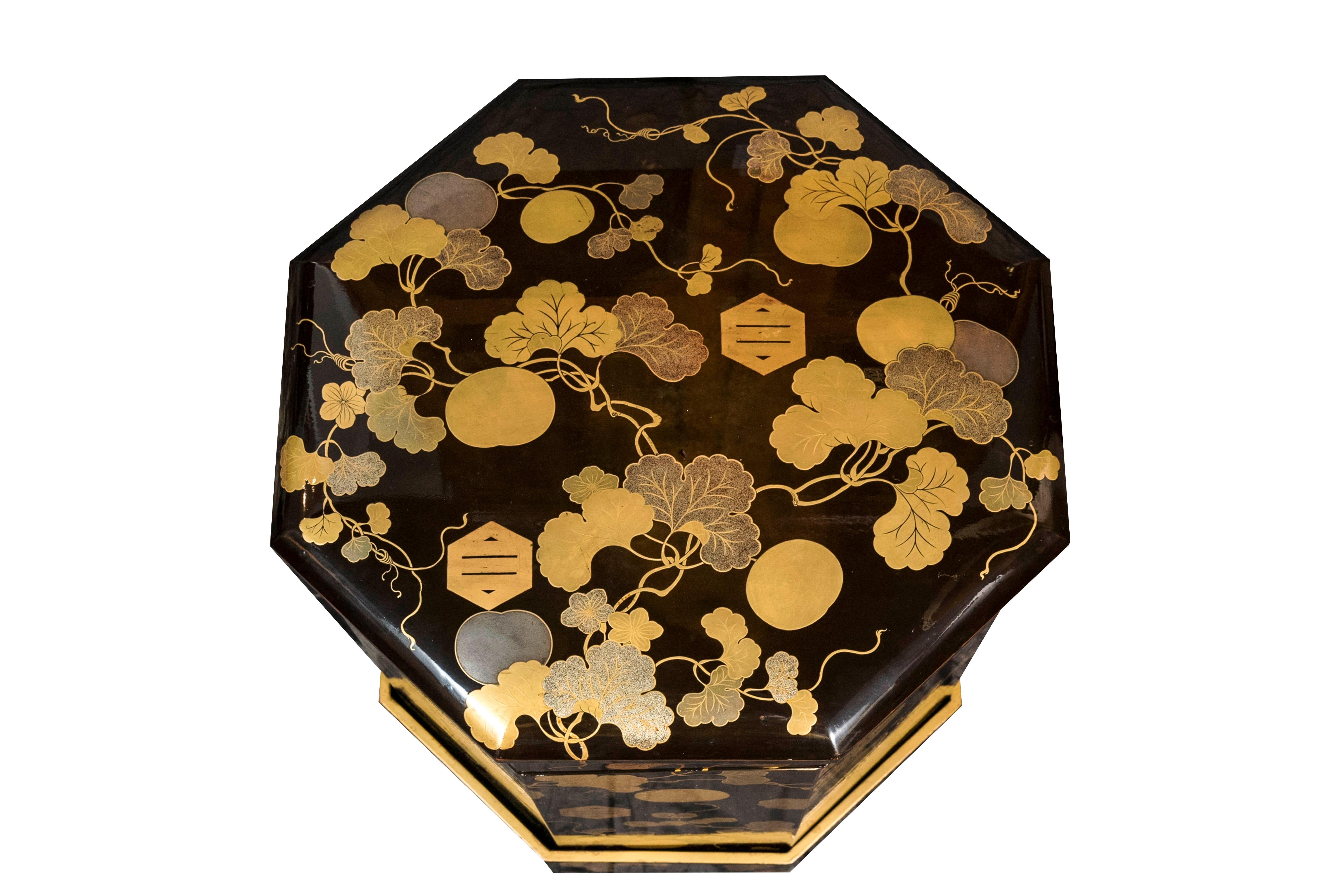 Japanese Black and Gold Lacquer Kaioke Boxes 'Hokaibako' For Sale 4