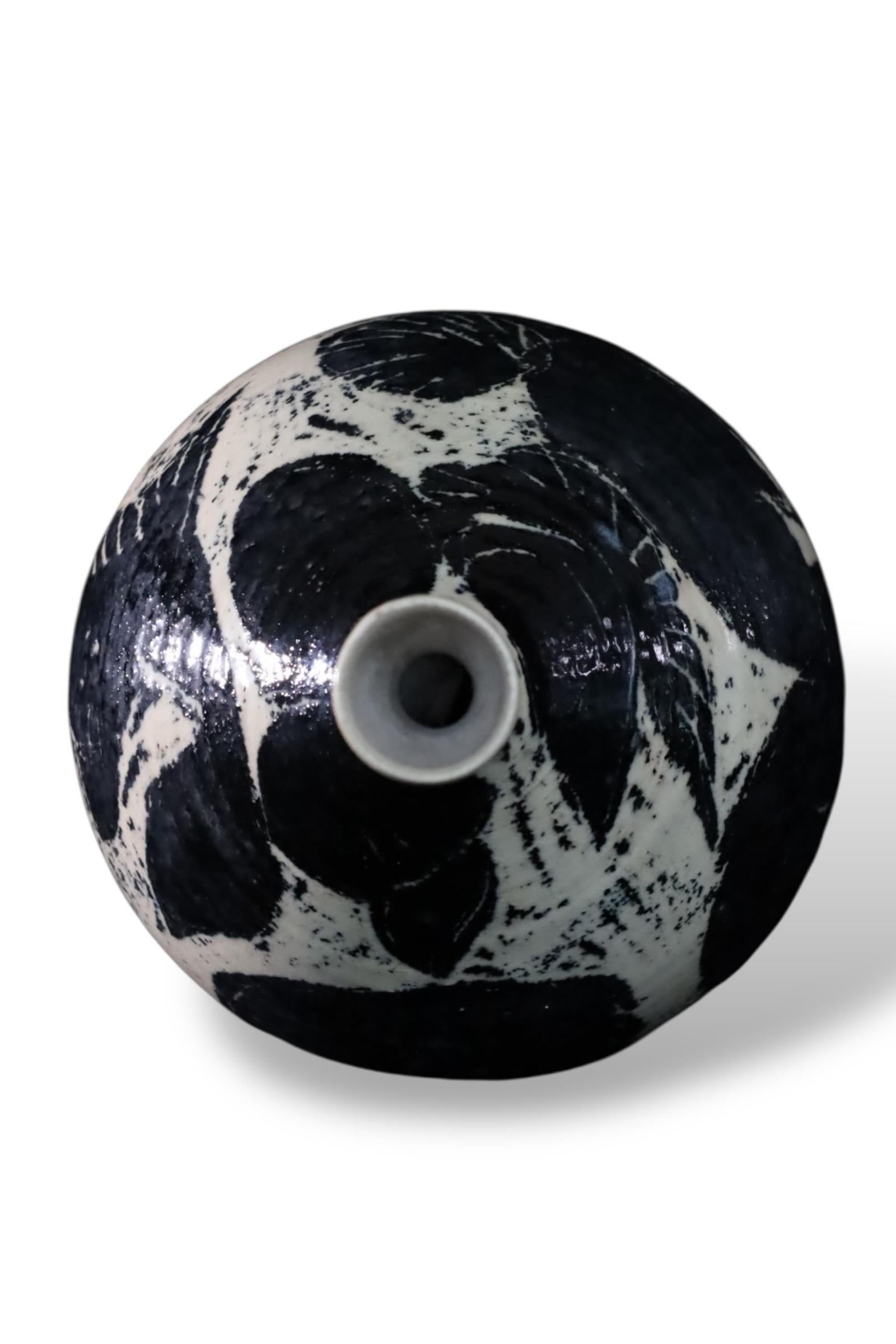 Japanese Black and White Glazed Ceramic Vase with Abstract Botanical Motif For Sale 7