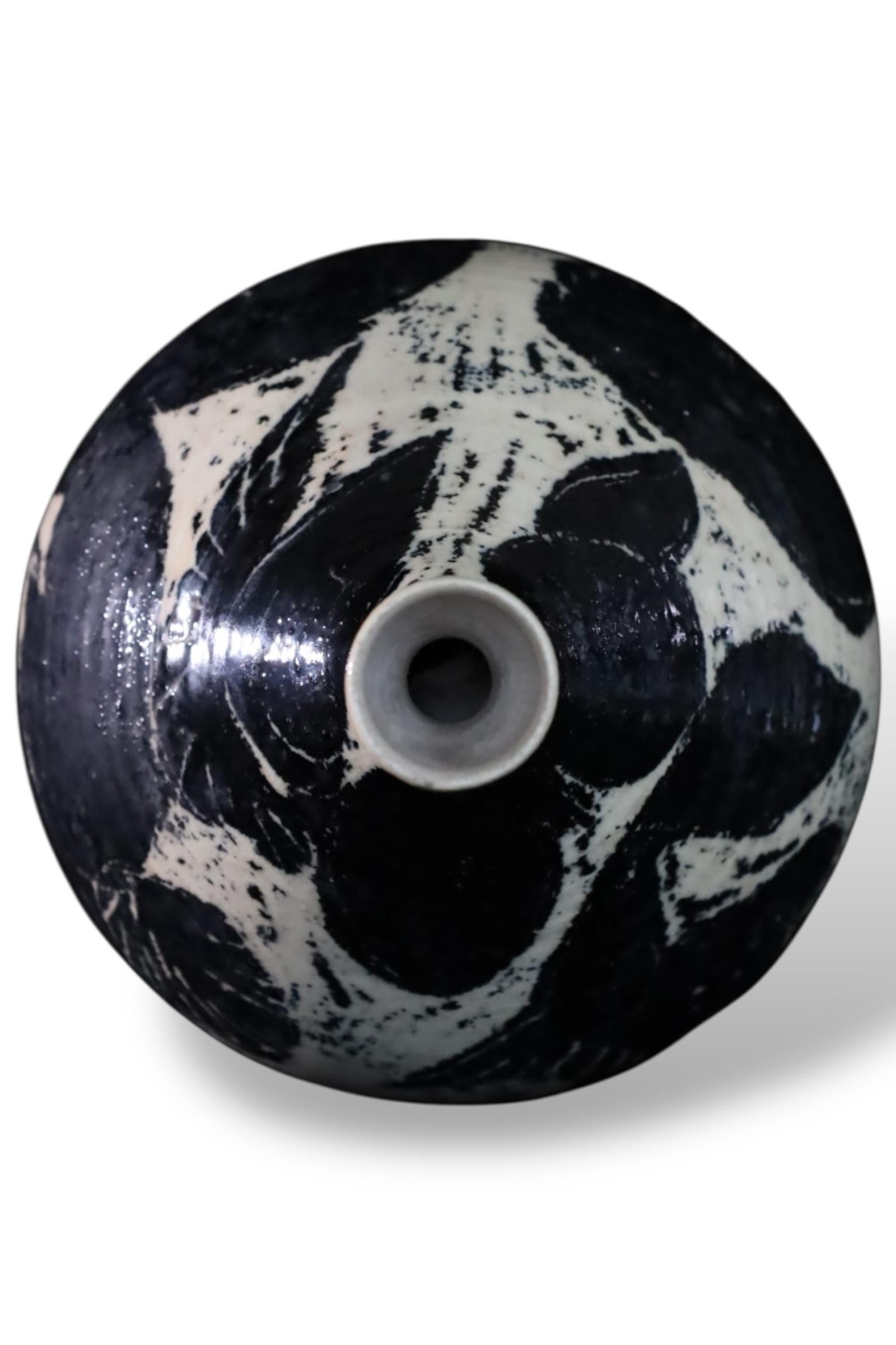 Japanese Black and White Glazed Ceramic Vase with Abstract Botanical Motif For Sale 9