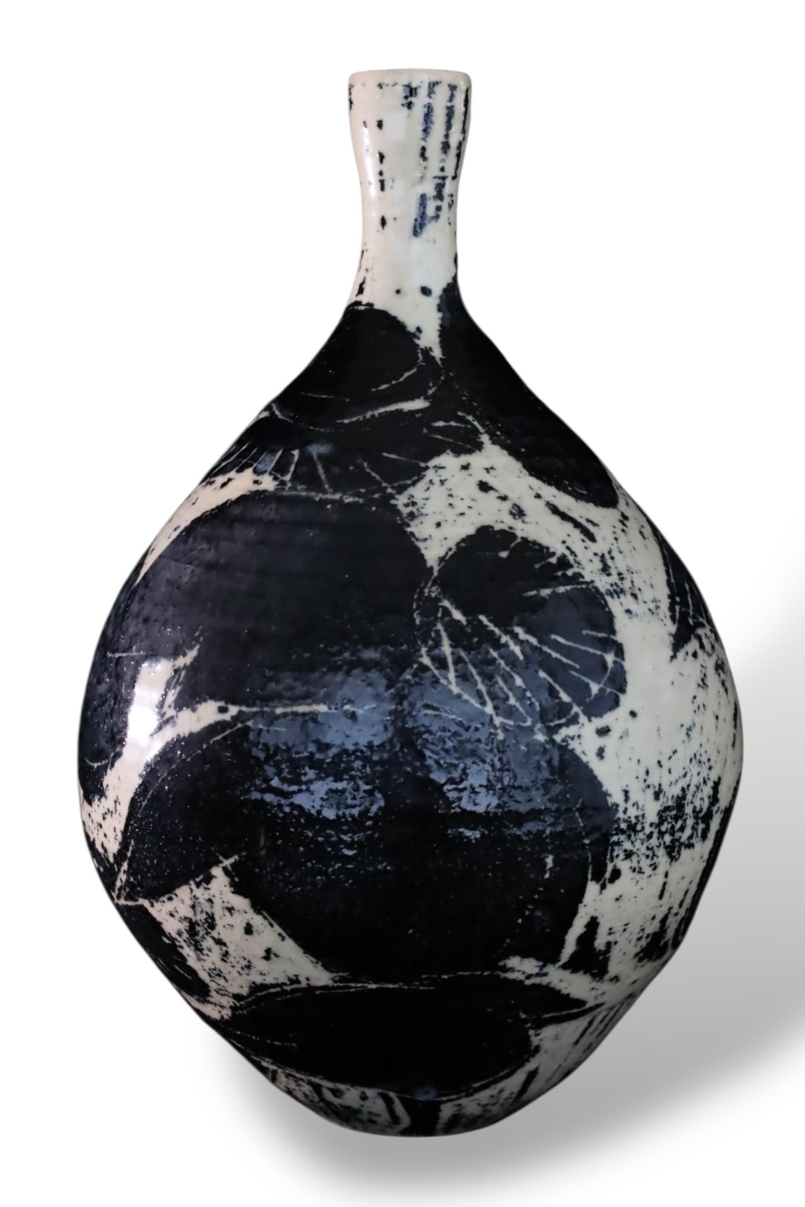 Japanese Black and White Glazed Ceramic Vase with Abstract Botanical Motif For Sale 3