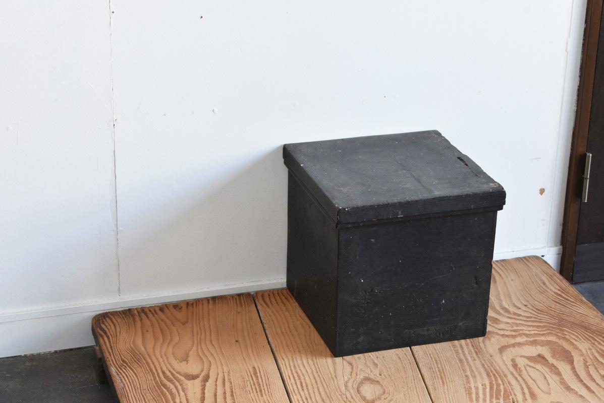 Japanese Black Antique Wooden Box / Wabi-Sabi Storage Box / 1785 / Edo Period 4