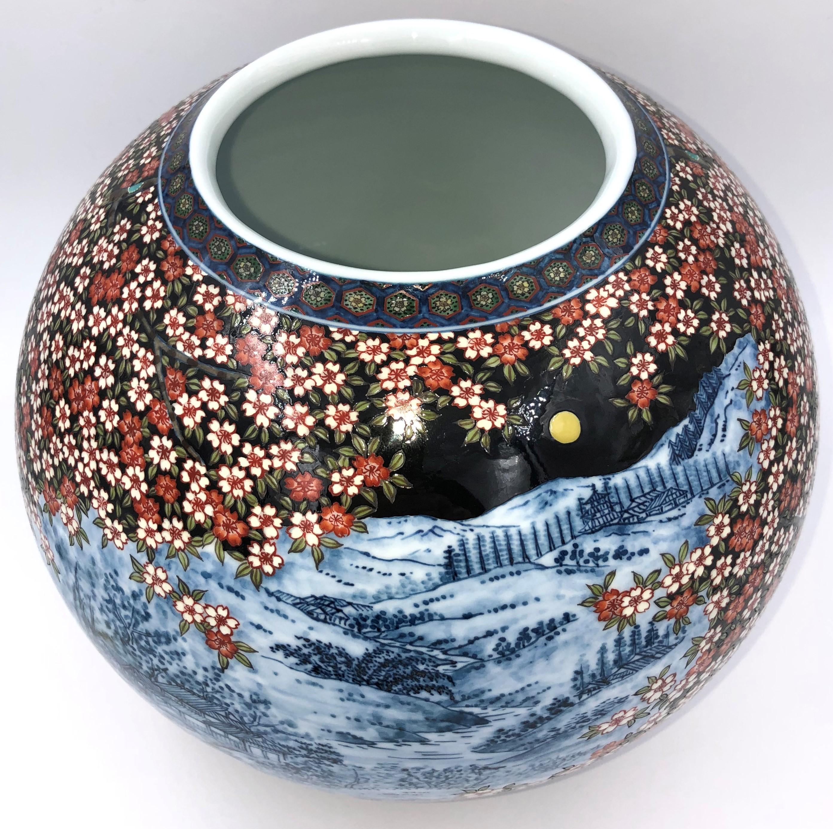 Japanische Contemporary Schwarz Blau Rot Porzellan Vase von Masterly Artist, 2 (21. Jahrhundert und zeitgenössisch) im Angebot