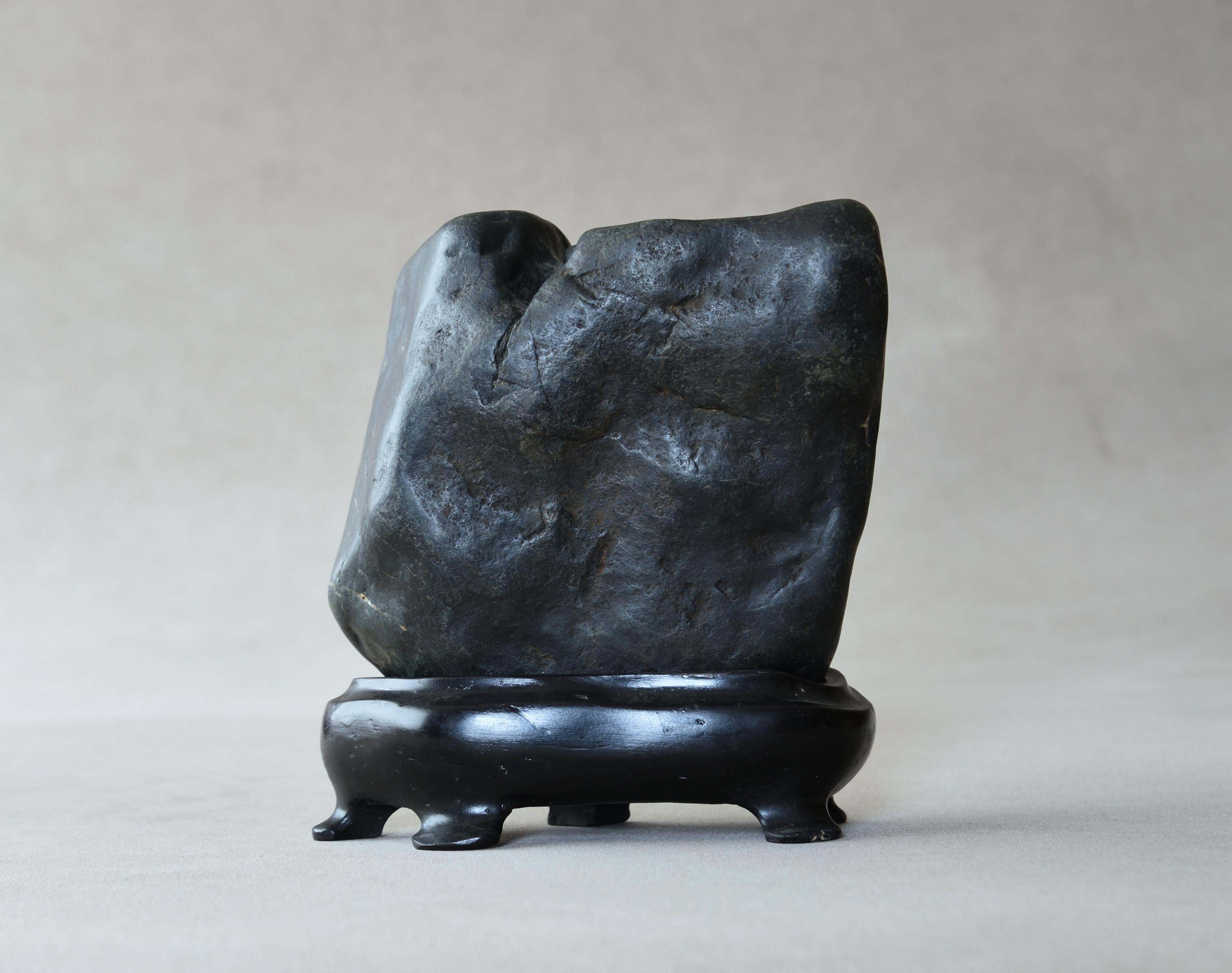 Japanese Black Kamuy-Kotan Suiseki God Stone In Good Condition For Sale In Chiba, JP
