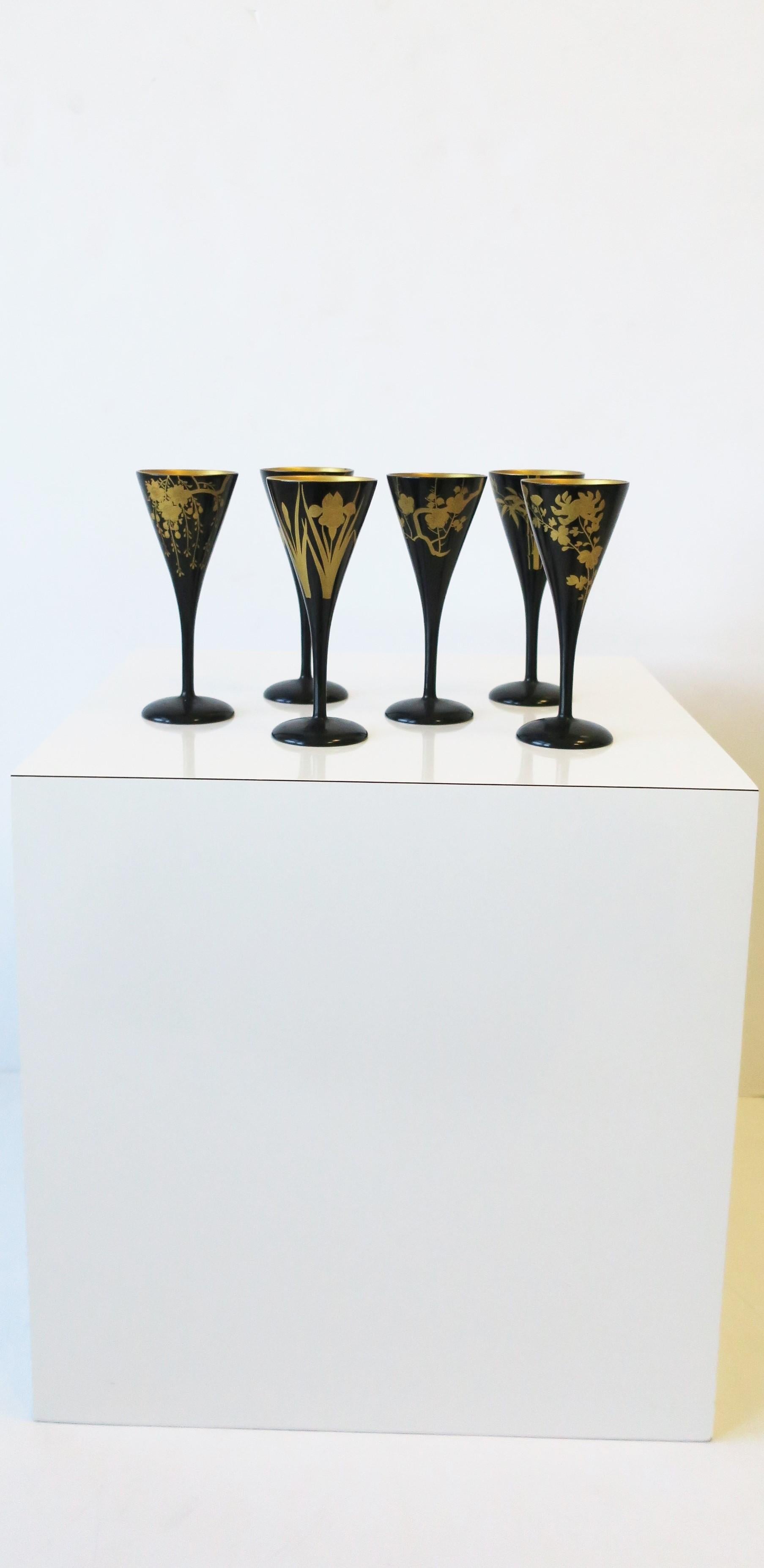 Japanese Black Lacquer & Gold Sake, Champagne Flutes or Wine Stemware, Set of 6 For Sale 5