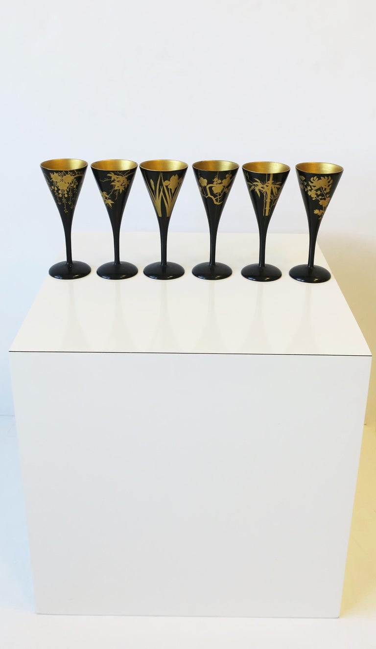 Japanese Black Lacquer and Gold Sake, Champagne Flutes or Wine Stemware, Set of 6 For Sale at