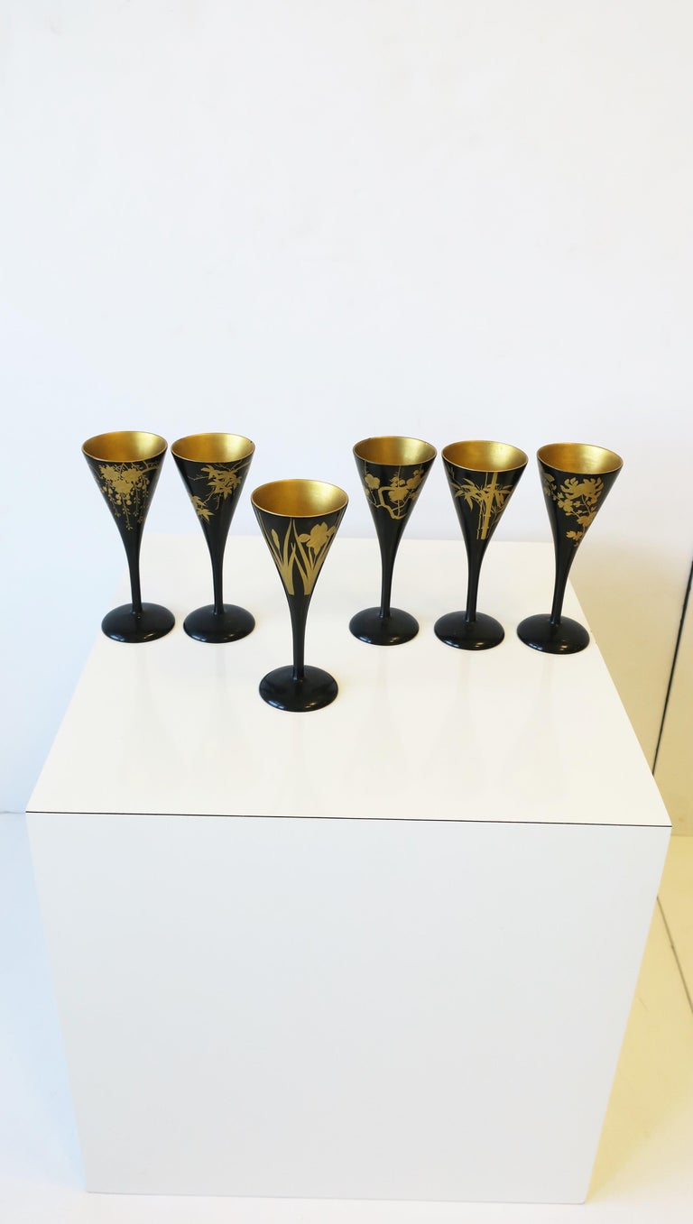 Japanese Black Lacquer and Gold Sake, Champagne Flutes or Wine Stemware, Set of 6 For Sale at
