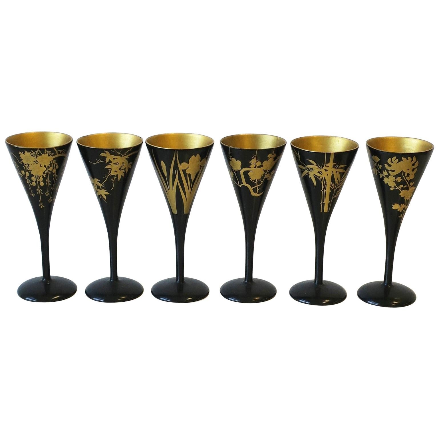 Ensemble de 6 verres à champagne, flûtes à vin ou Sake japonais en laque noire et or