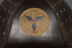 Japanese black lacquer bajô jingasa 馬上陣笠 (samurai hat) with family crest