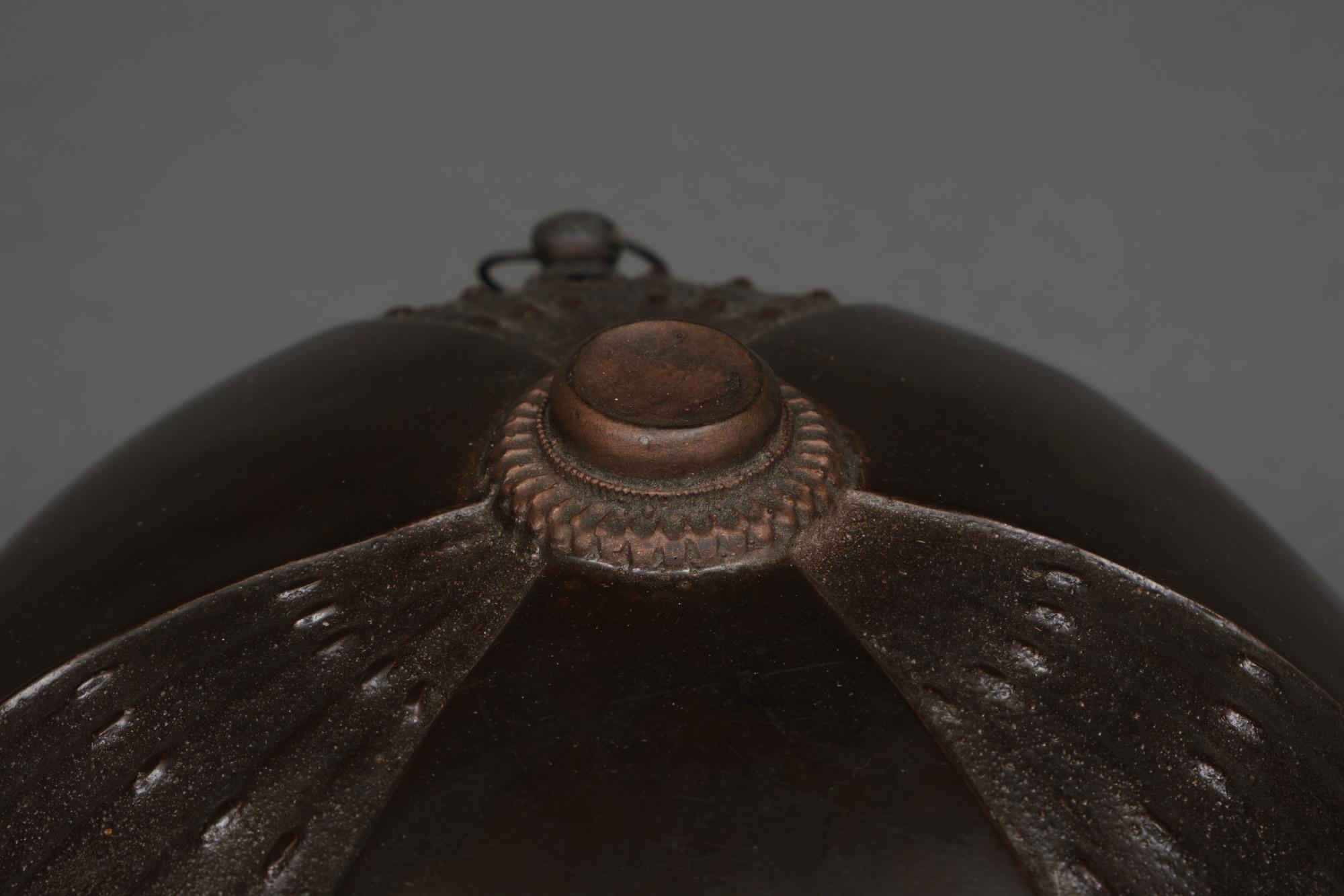 19th Century Japanese black lacquer bajô jingasa 馬上陣笠 (samurai hat) with family crest