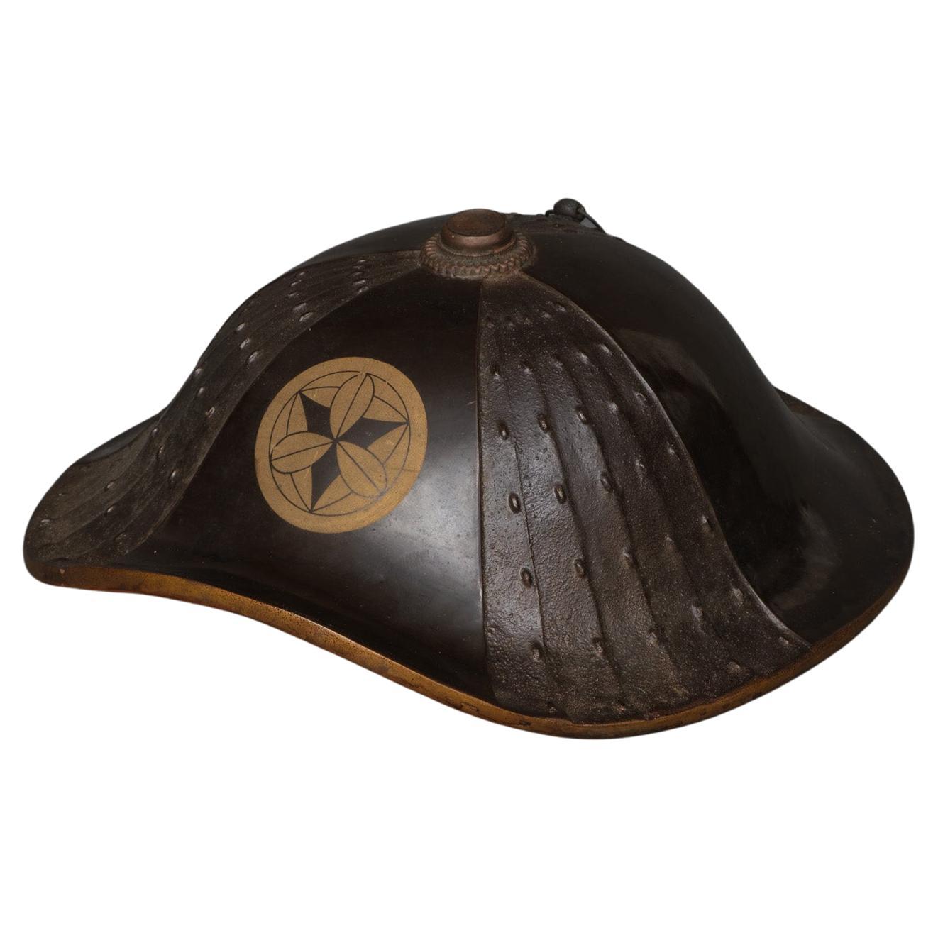 Japanese black lacquer bajô jingasa 馬上陣笠 (samurai hat) with family crest
