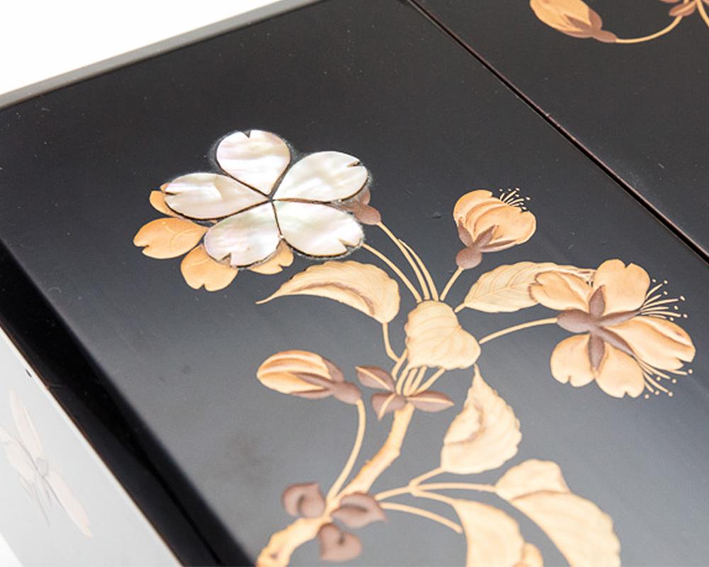 Japanese Black Lacquer Box with Overlaid Mother of Pearl and Gold Maki-E In Good Condition In Prahran, Victoria