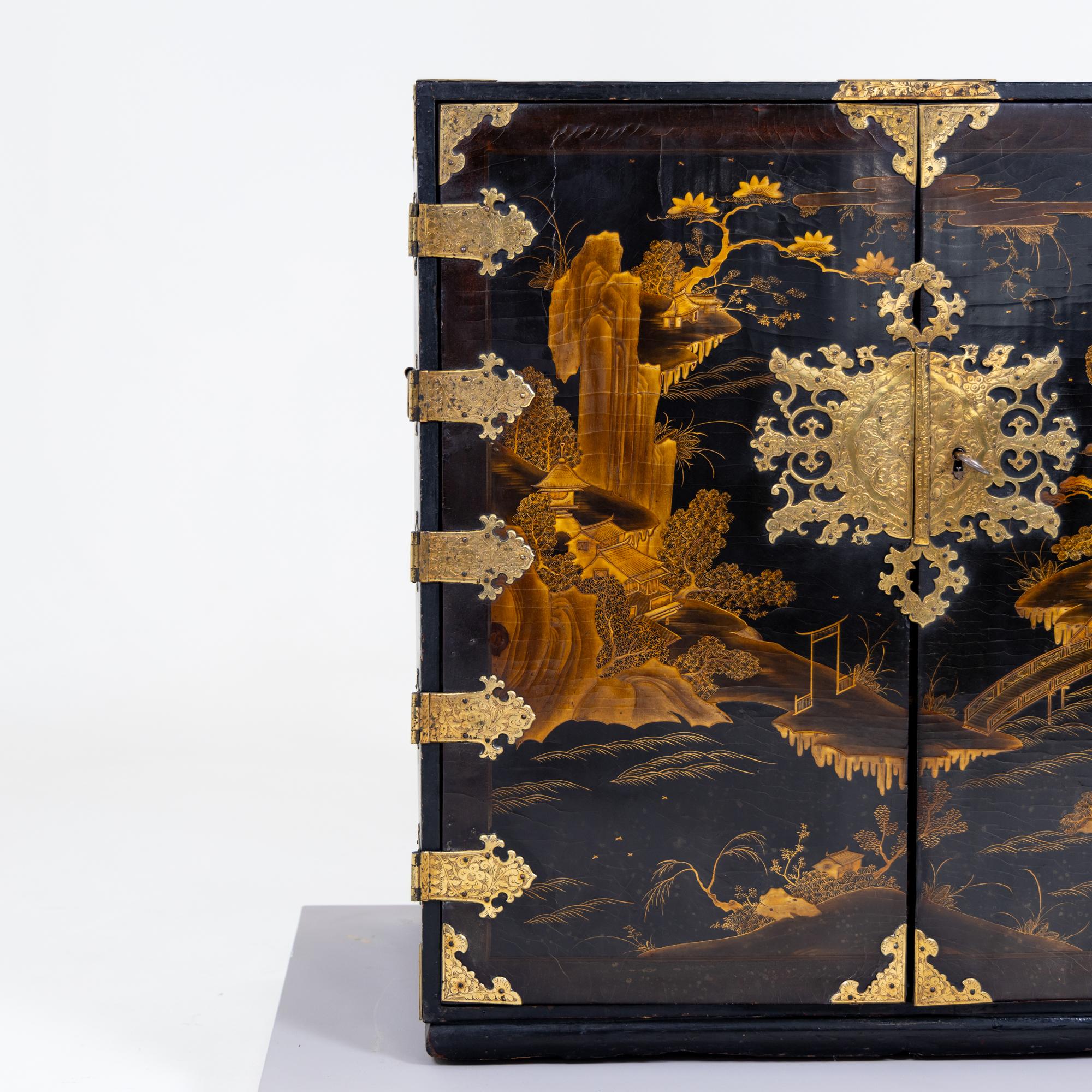 Japanese black Lacquer Cabinet, Late 17th Century For Sale 8