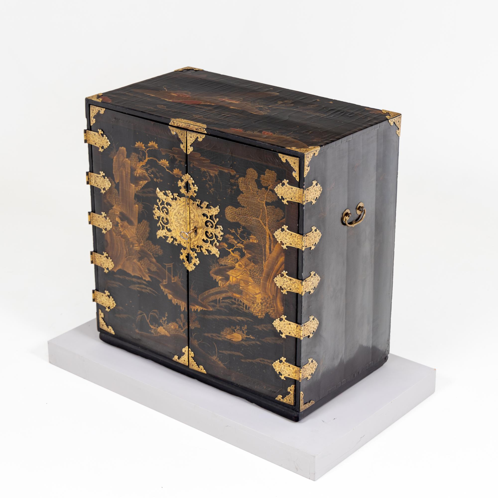 Japanese black Lacquer Cabinet, Late 17th Century For Sale 9