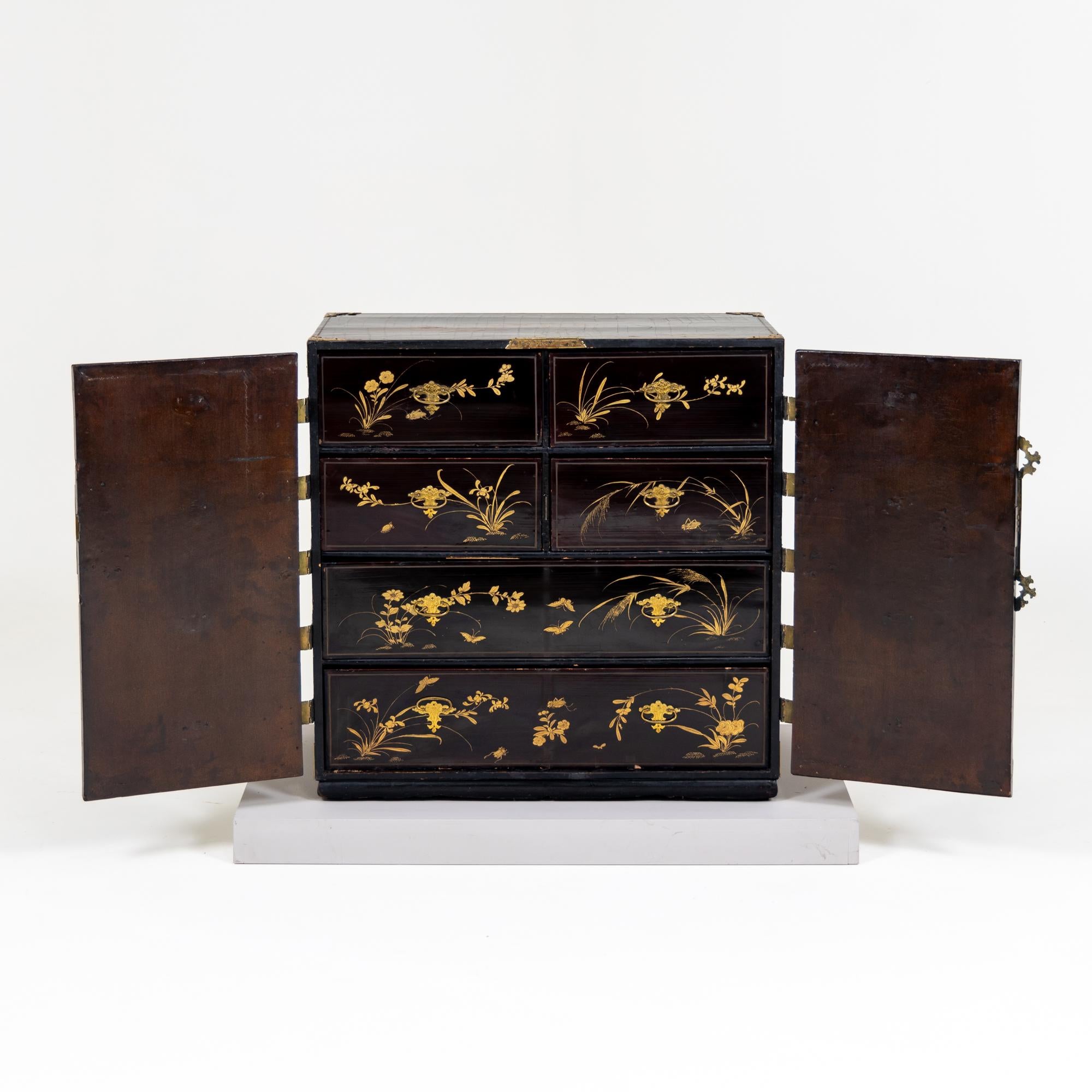 Japanese black Lacquer Cabinet, Late 17th Century For Sale 2